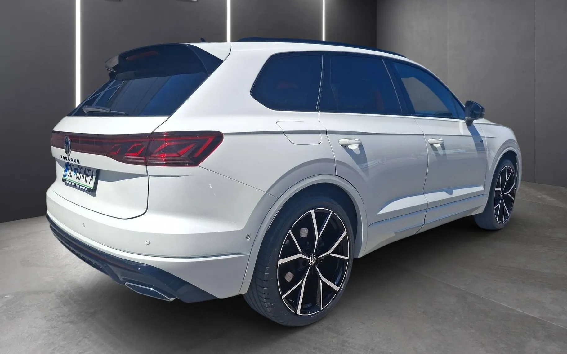 Zunanja slika - Volkswagen Touareg - 4motion V6 TDI BMT R-Line Tiptronic - 3