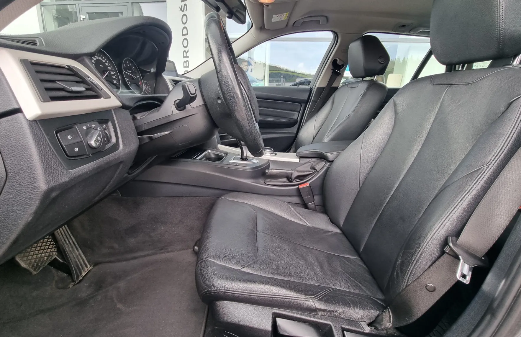 Zunanja slika - BMW Serija 3 - Touring: 318d AVTOMATIK-NAVI-TEMP-PDC... + LEPO OHRANJEN - 13