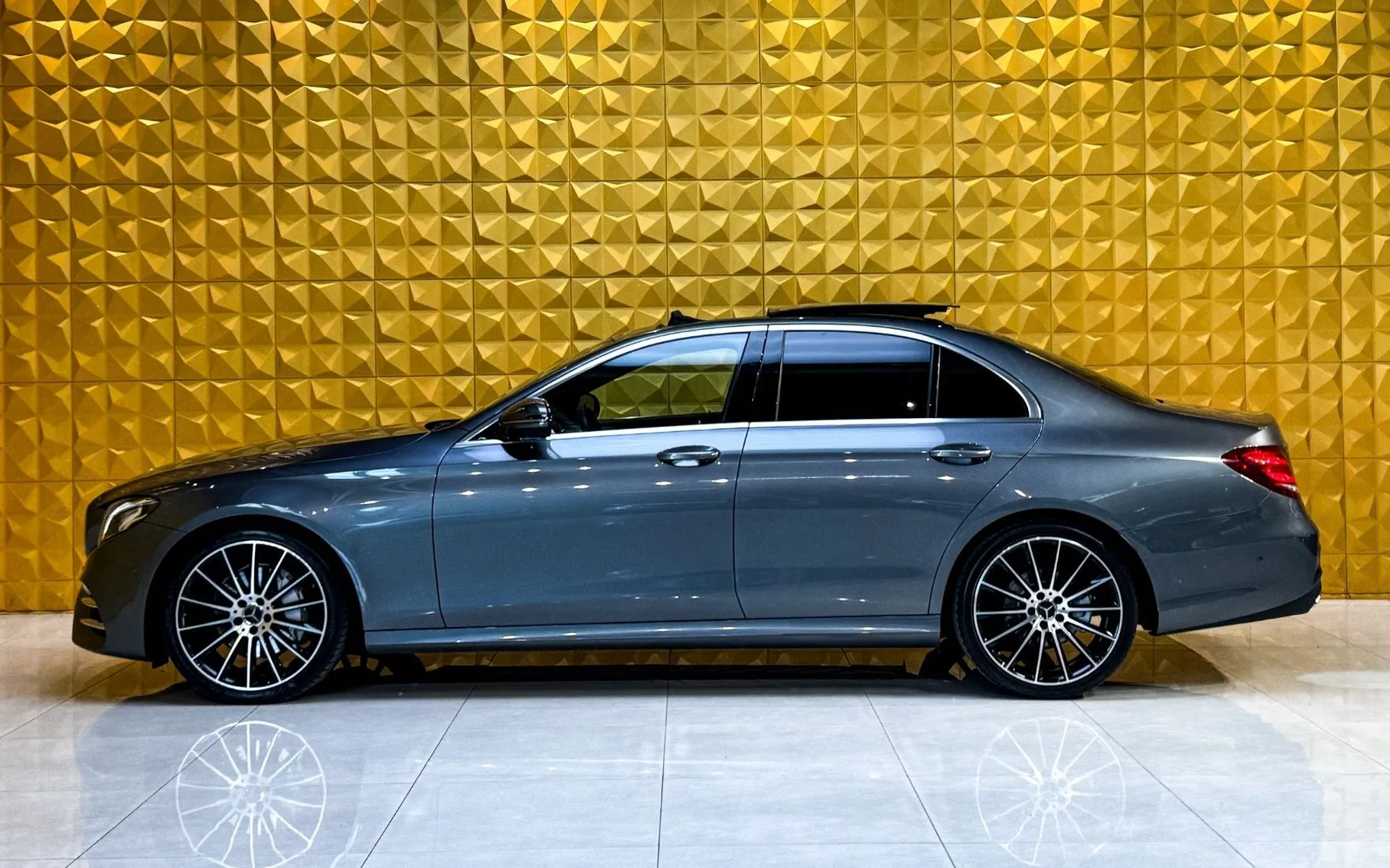 Zunanja slika - Mercedes-Benz E-Razred - E200d AMG Line-PANO-KAMERA-GRETJE-AMBI - 6