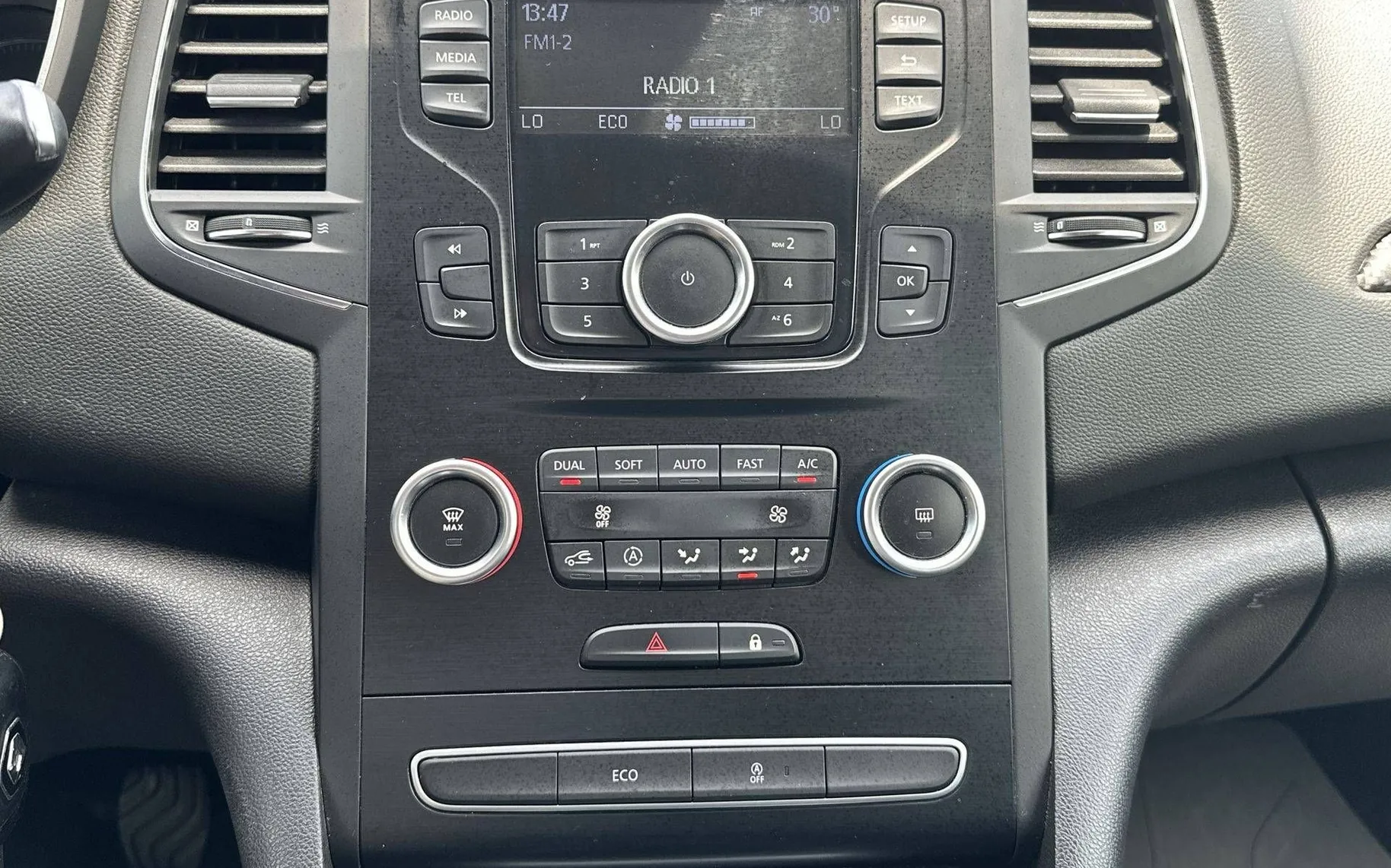 Notranja slika - Renault Megane - Berline TCe 100 - 16
