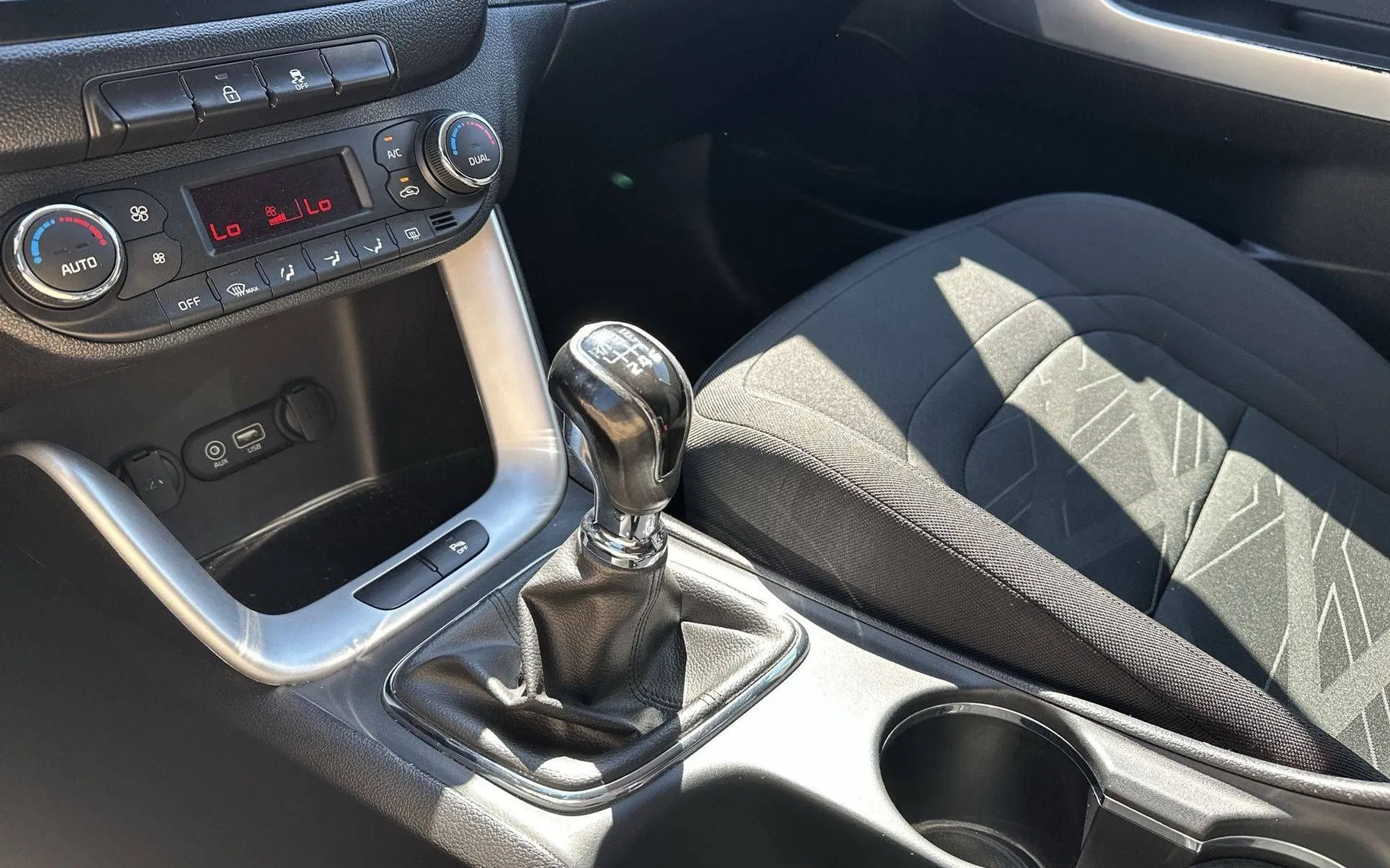 Notranja slika - KIA Ceed - 1.4 CVVT LX Champion NAVI - 20
