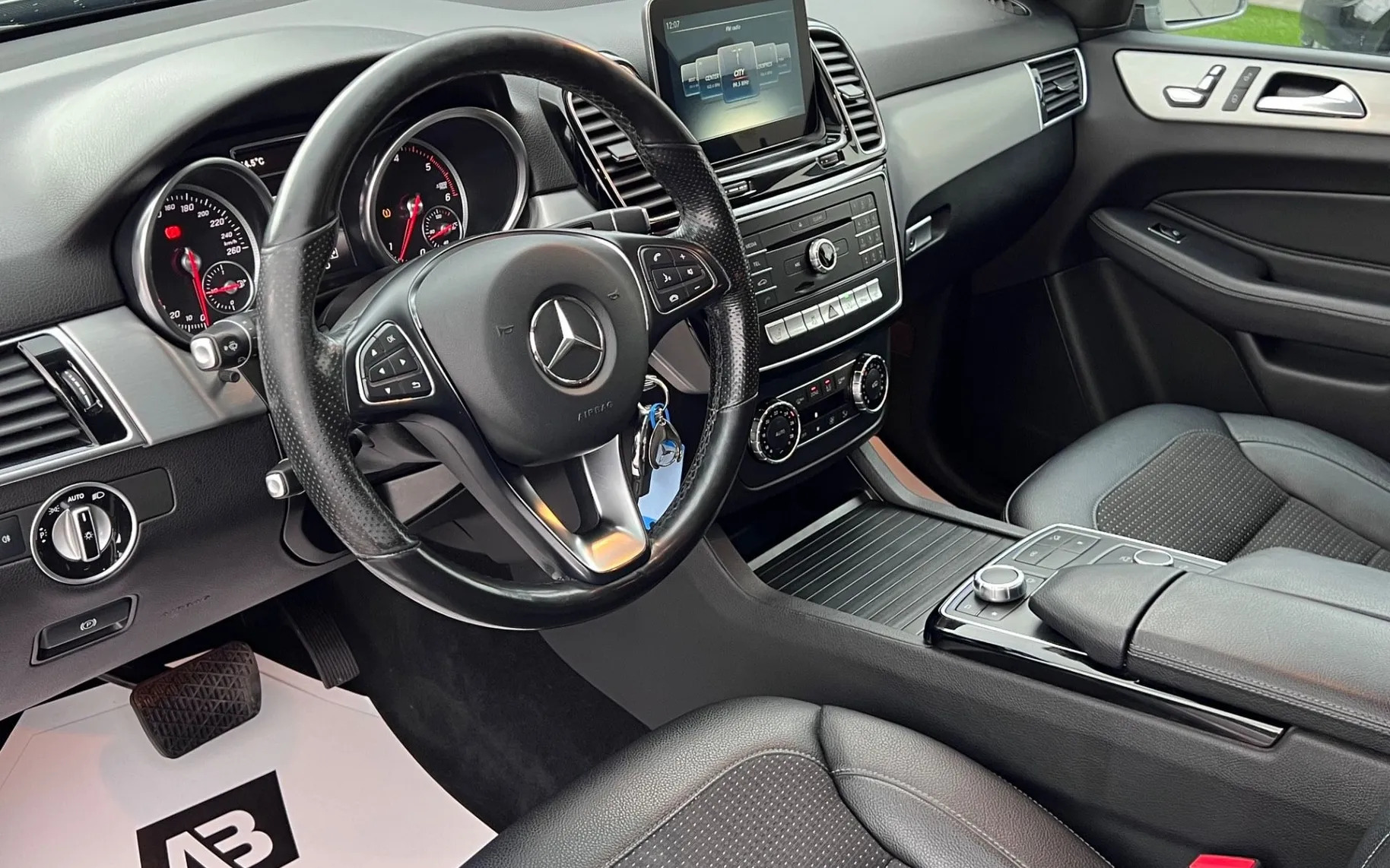 Notranja slika - Mercedes-Benz GLE-Razred - GLE 250 d 4MATIC+SLO+1.LAST+LED... - 11