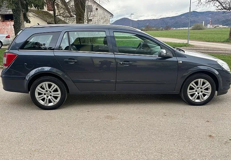 Zunanja slika - Opel Astra - Karavan 1.7 CDTI Cosmo - 4