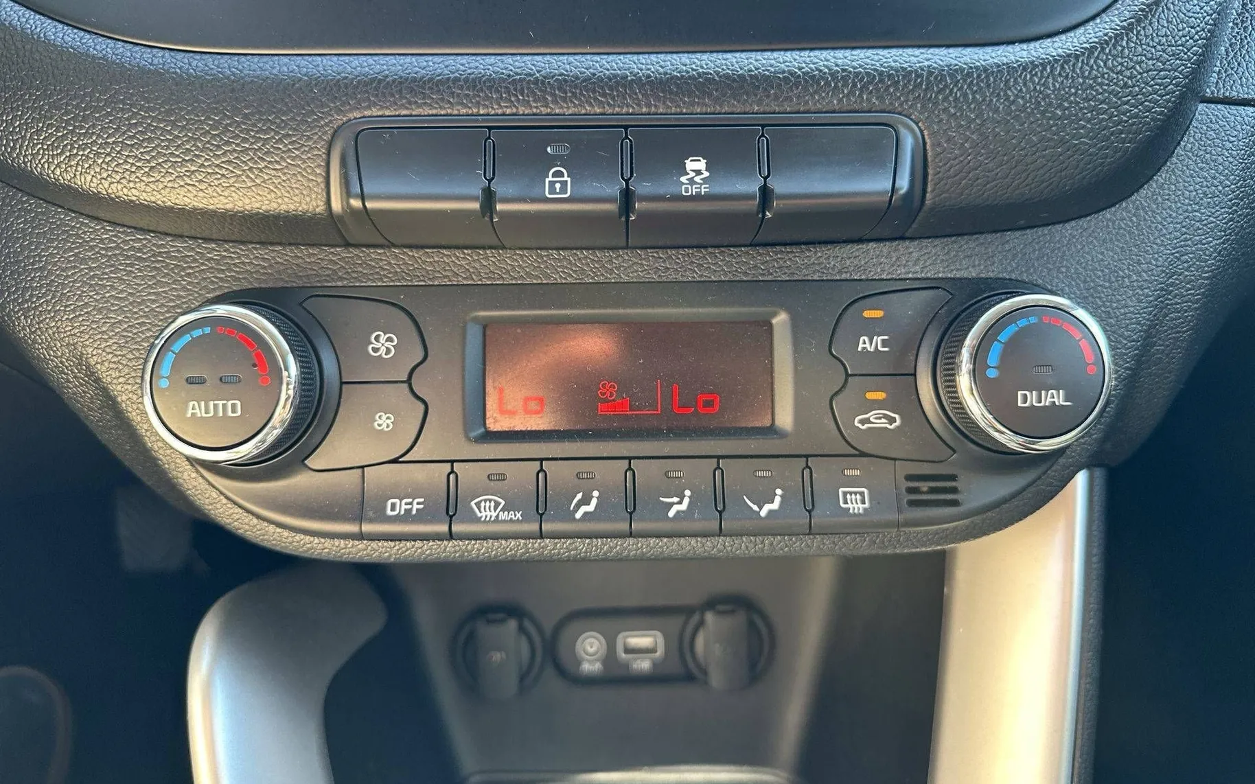 Notranja slika - KIA Ceed - 1.4 CVVT LX Champion NAVI - 19