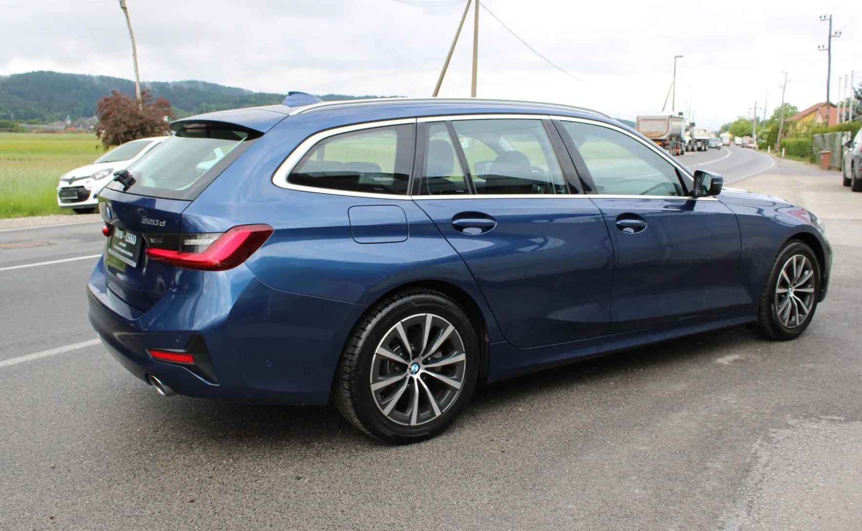 Zunanja slika - BMW Serija 3 - Touring: 320d Touring Avt.-LED-KAMERA-VIRTUAL-NAVI-PDC - 10