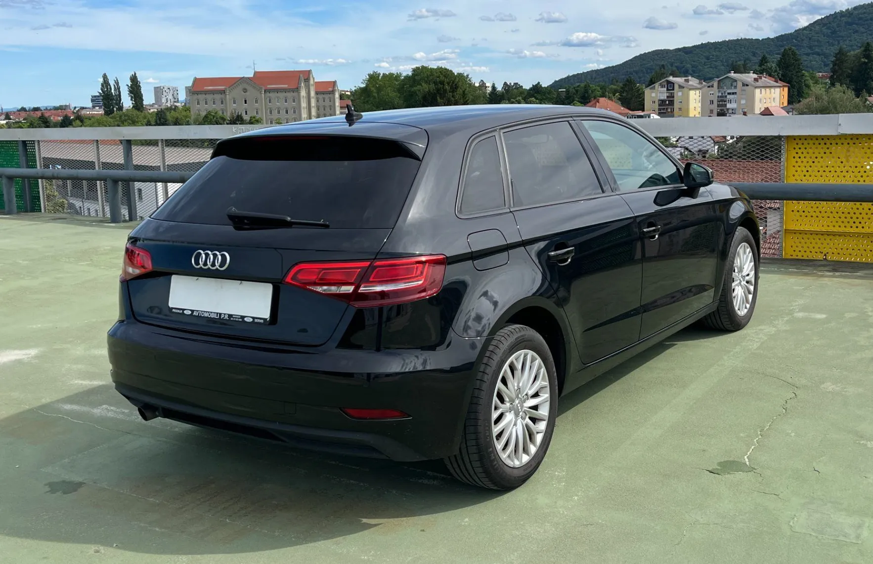 Zunanja slika - Audi A3 - Sportback 1.6 TDI 2X PDC.TEMPO.XEN. SAMO 103.000KM - 5