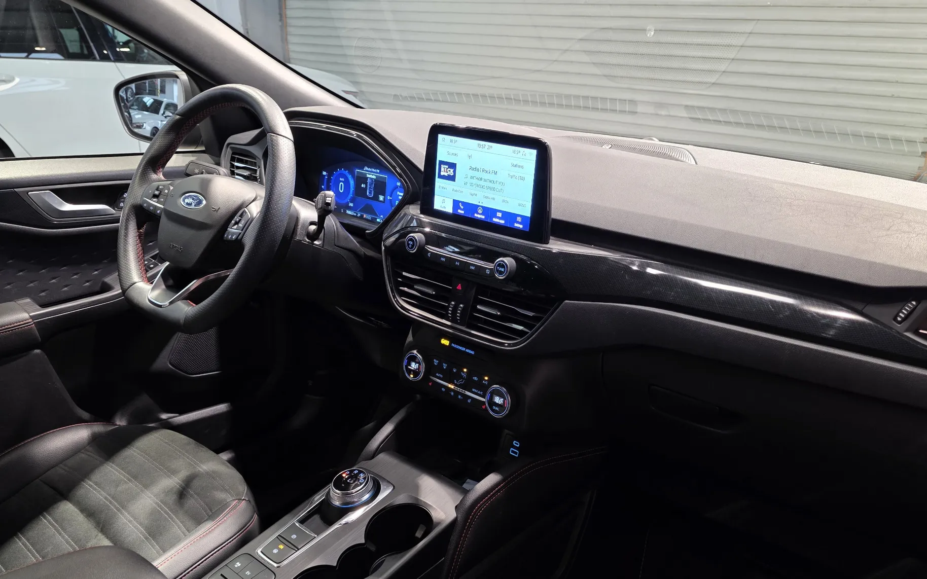 Zunanja slika - Ford Kuga - 2,5 Duratec PHEV ST-Line LED PDC VIRTUAL TEMP - 7