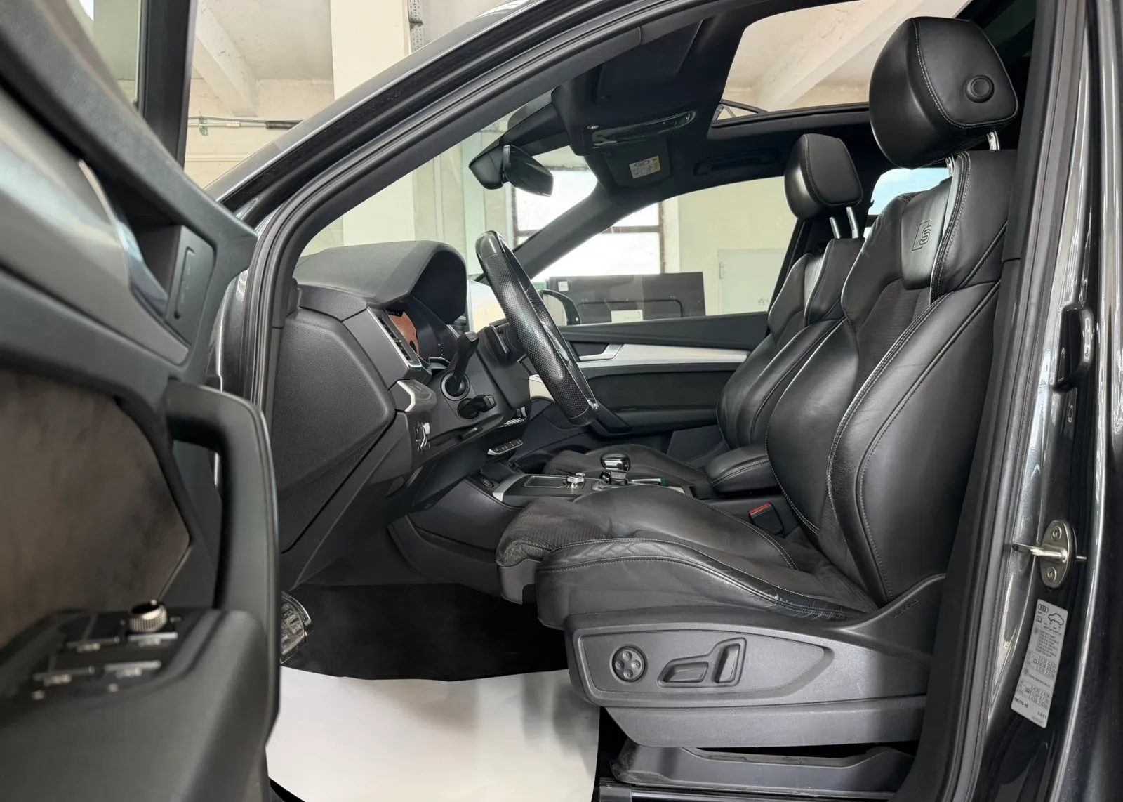 Zunanja slika - Audi Q5 - 2,0 TDI S-tronic - 4