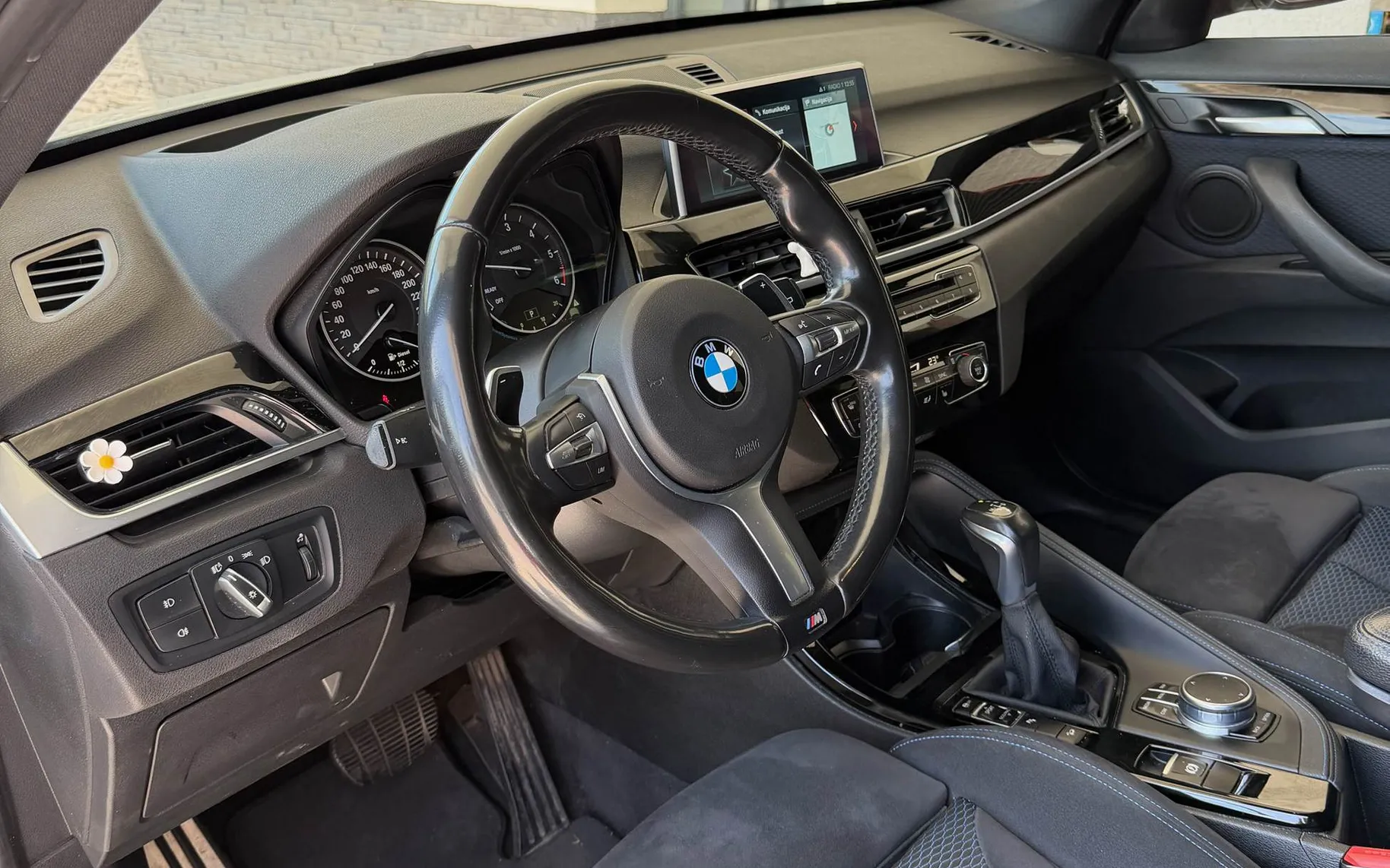 Notranja slika - BMW X1 - BMW serija : xDrive20d M Sport Avt. - 8