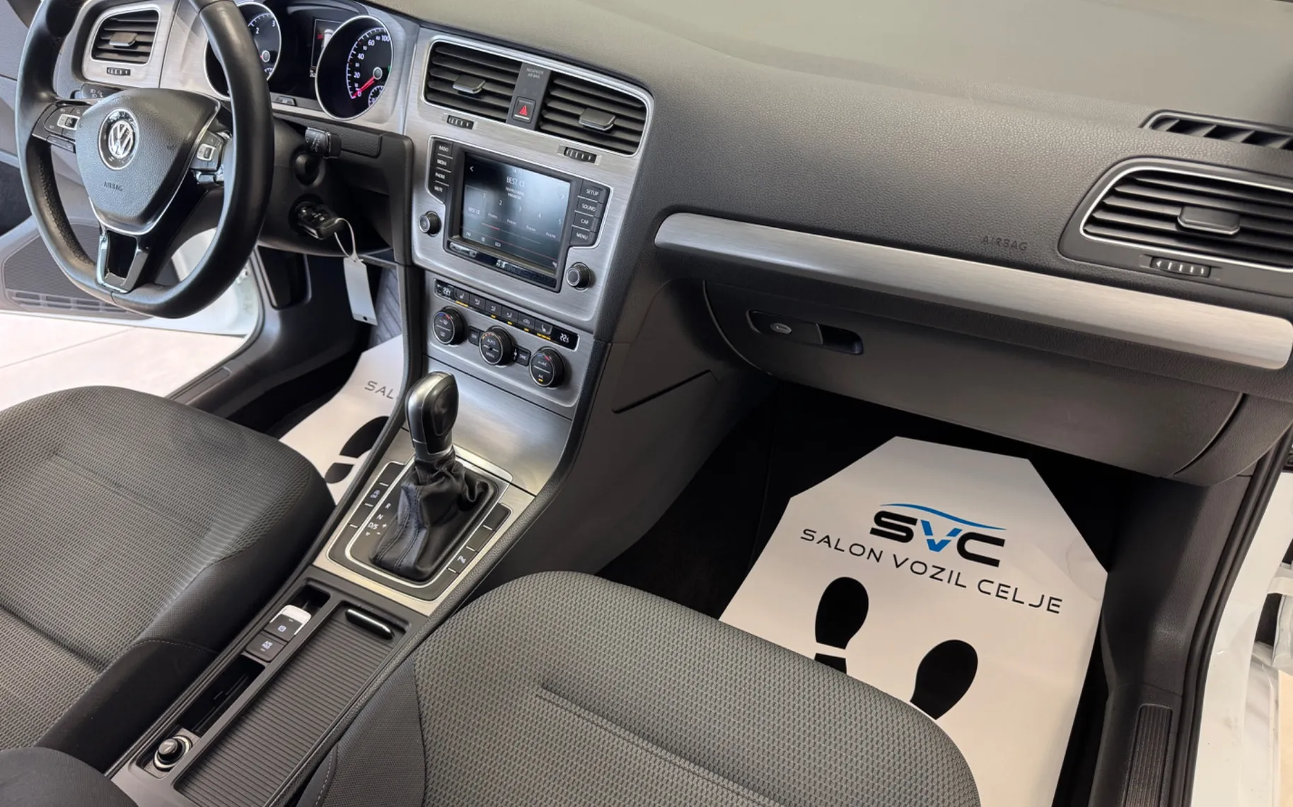 Zunanja slika - Volkswagen Golf - 1.6TDI-DSG-2X-PDC-DIGI-KLIMA-TEMPOMAT-GRET-SED-17C - 12