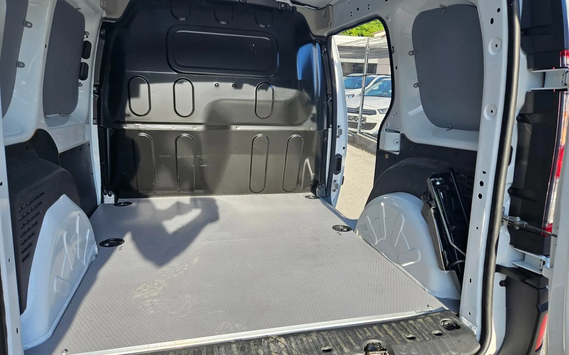 Zunanja slika - Renault Kangoo - 1.5 BLUEDCI FOURGON - 9