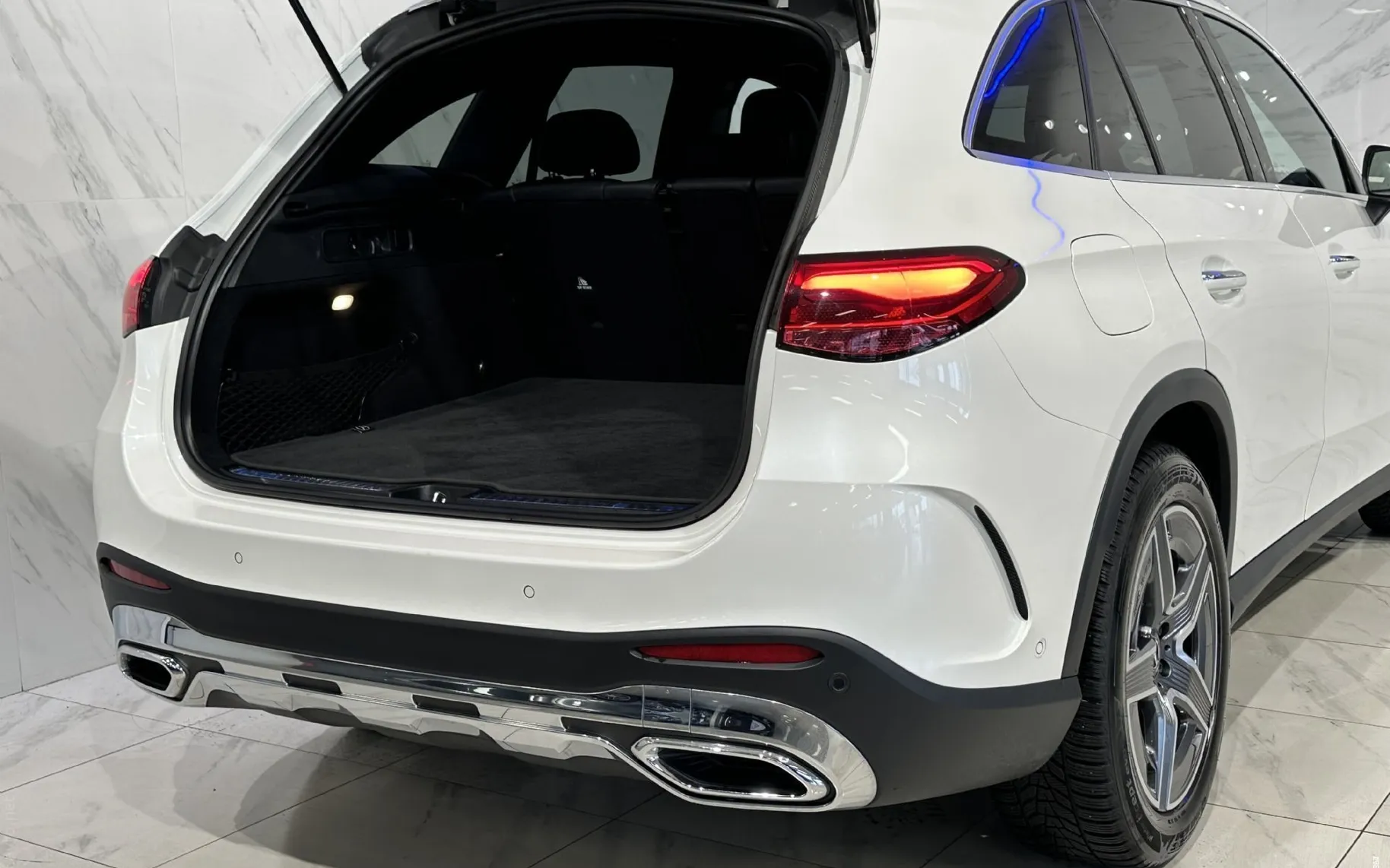 Notranja slika - Mercedes-Benz GLC-Razred - 200|4Matic|AMG|Panorama|Memory|HUD|360K|Burmester. - 7