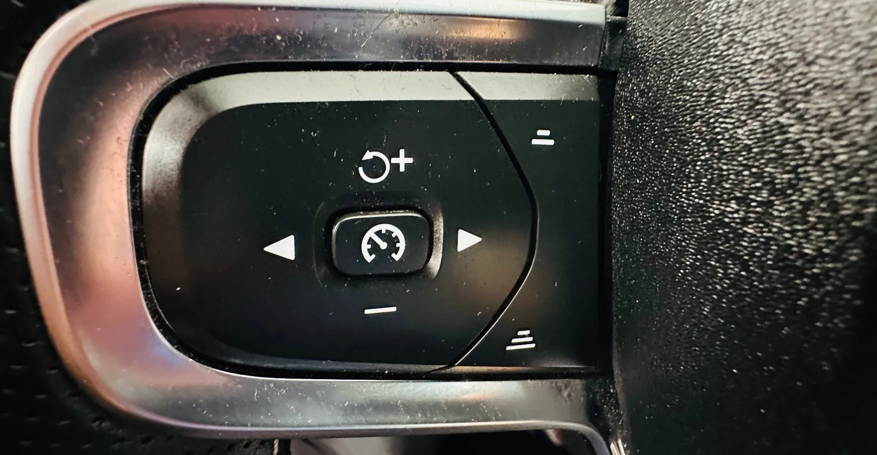 Zunanja slika - Volvo XC40 - T5 Recharge Twin Engine R-Design Avt.KAMERA.LED - 8