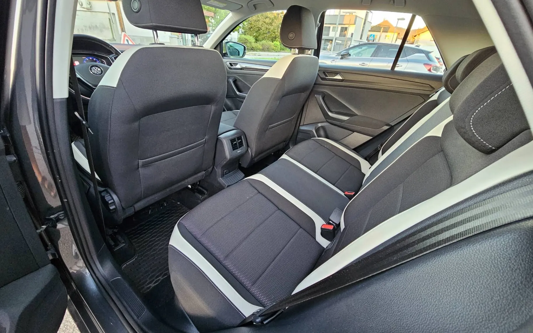 Notranja slika - Volkswagen T-Roc - 2.0 TDI BMT Sport |VIRTUAL|RADAR|BLIS|LANE|SLO|TOP - 10