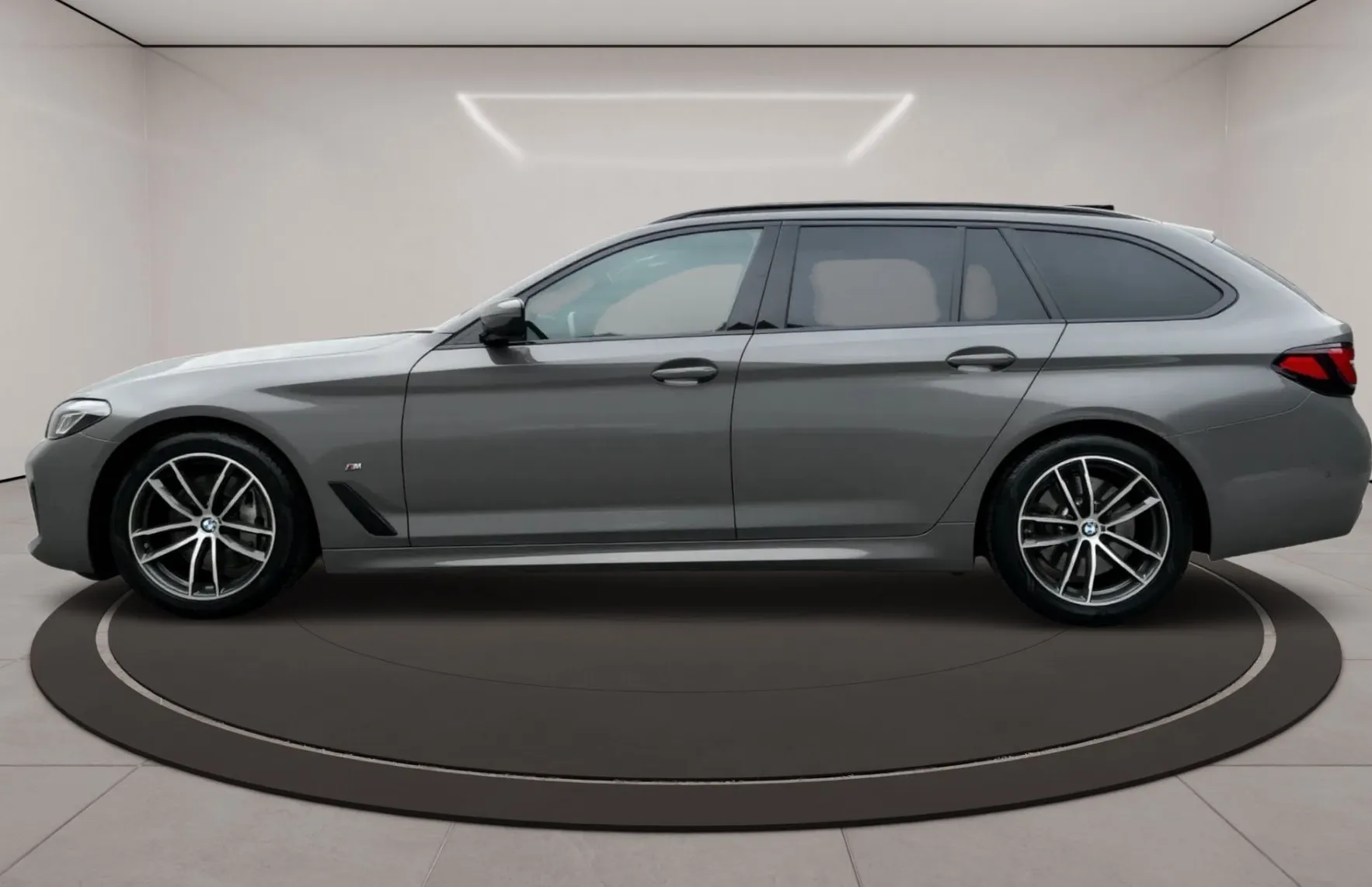 Zunanja slika - BMW Serija 5 - Touring: 530d M Sport Pano Vl. kljuka Laser - 7