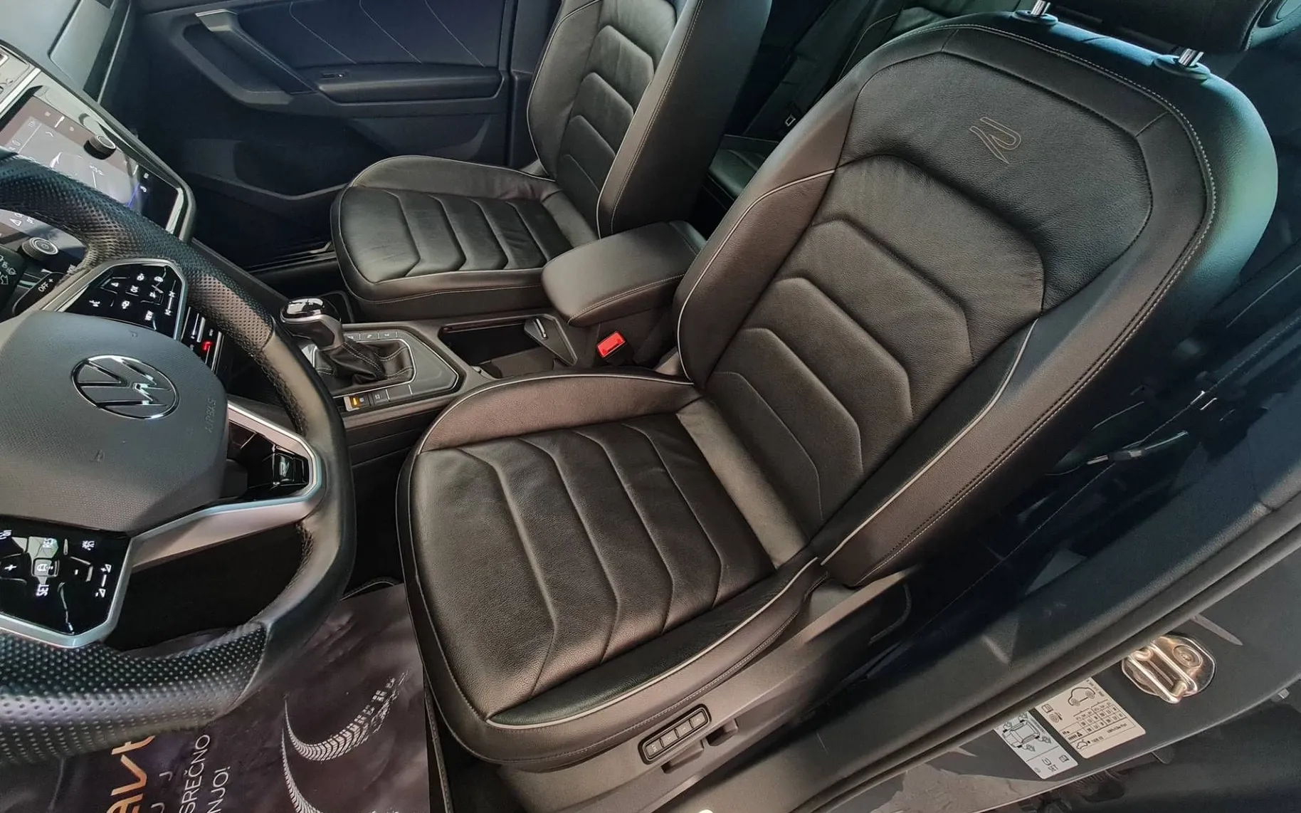 Notranja slika - Volkswagen Tiguan - 1.5 TSI  R-Line DSG•Bogata dodatna oprema... - 13