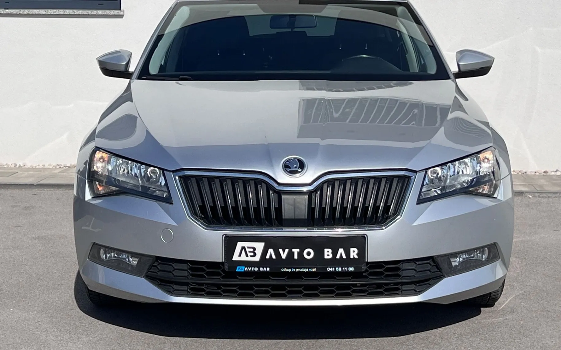 Zunanja slika - Škoda Superb - 2.0 TDI+ALU+TEMP+USB... - 2