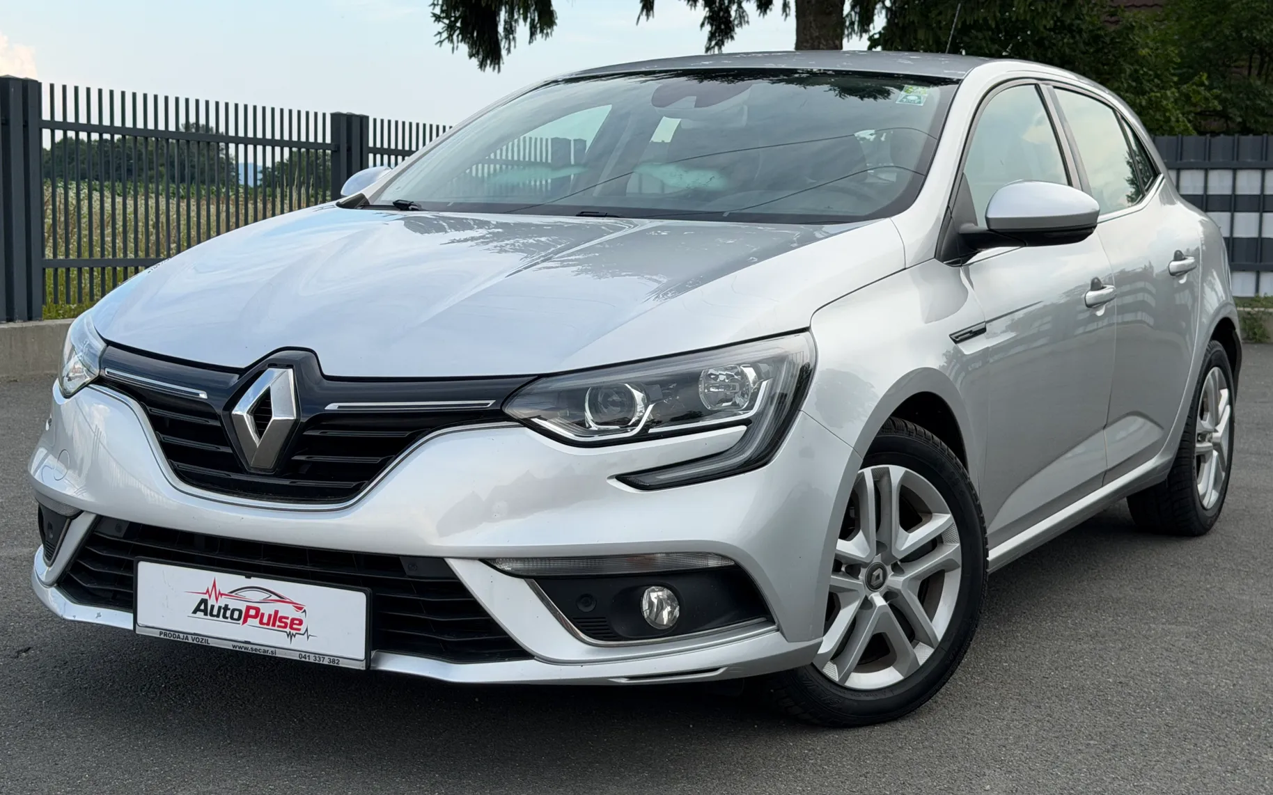 Zunanja slika - Renault Megane - Mégane Mégane Berline dCi 110 Energy Bose EDC - 1