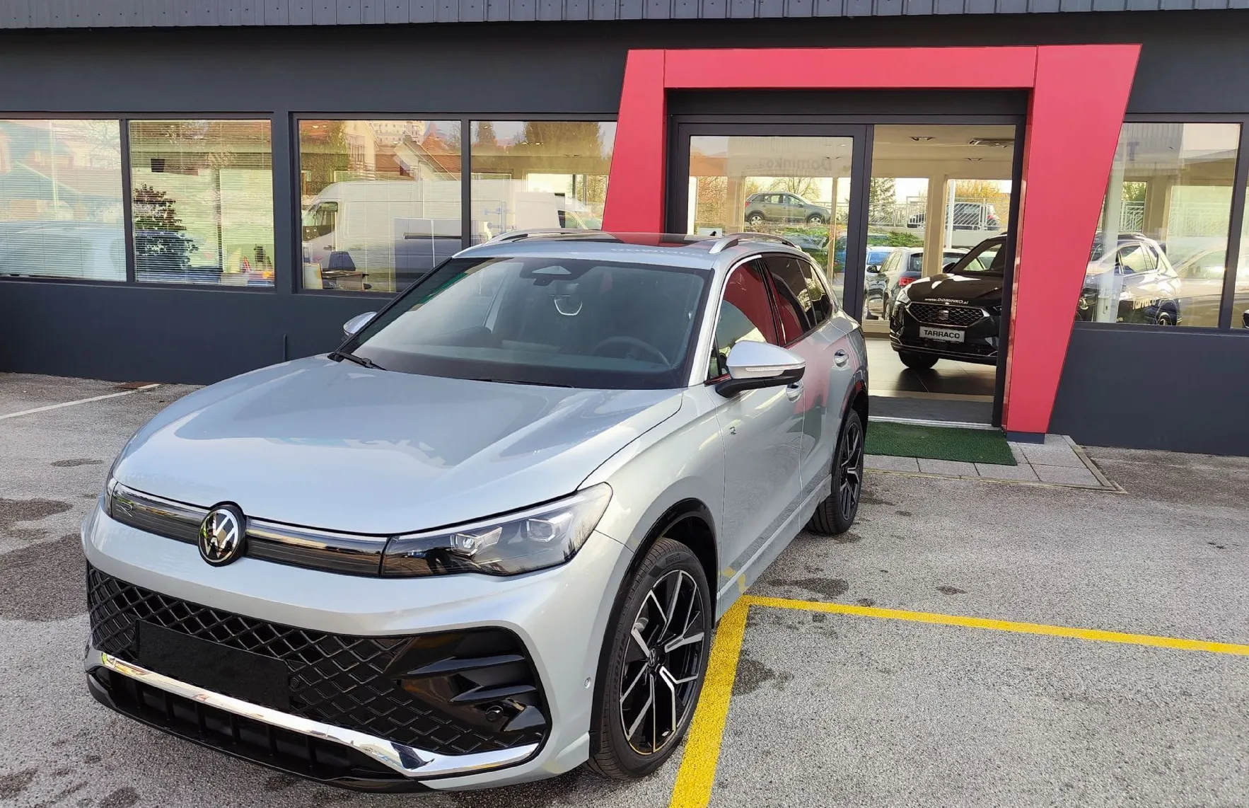Zunanja slika - Volkswagen Tiguan - 2.0 TDI DSG 4JOY 110kW - 1