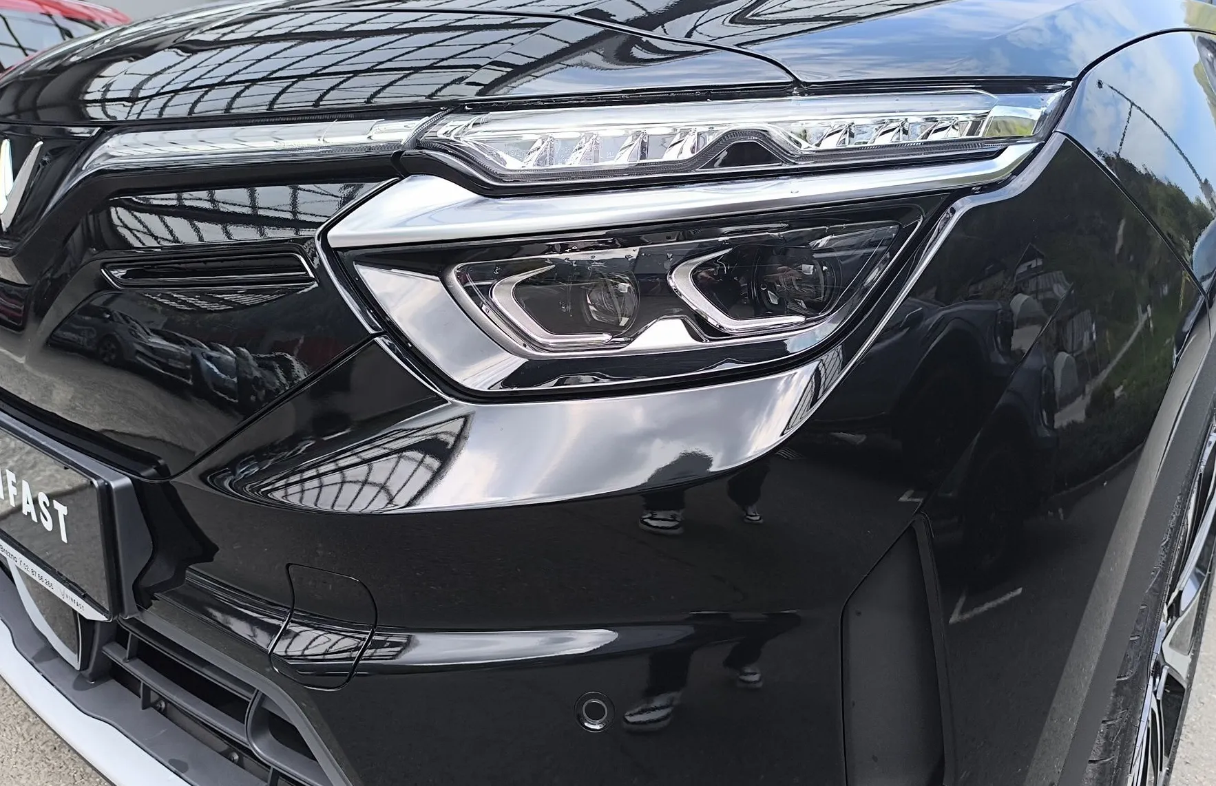 Zunanja slika - Vinfast VF8 - 87.7kWh AWDPlus408PS-GRATIS POLNILNICA 22KW-ZALOGA - 7