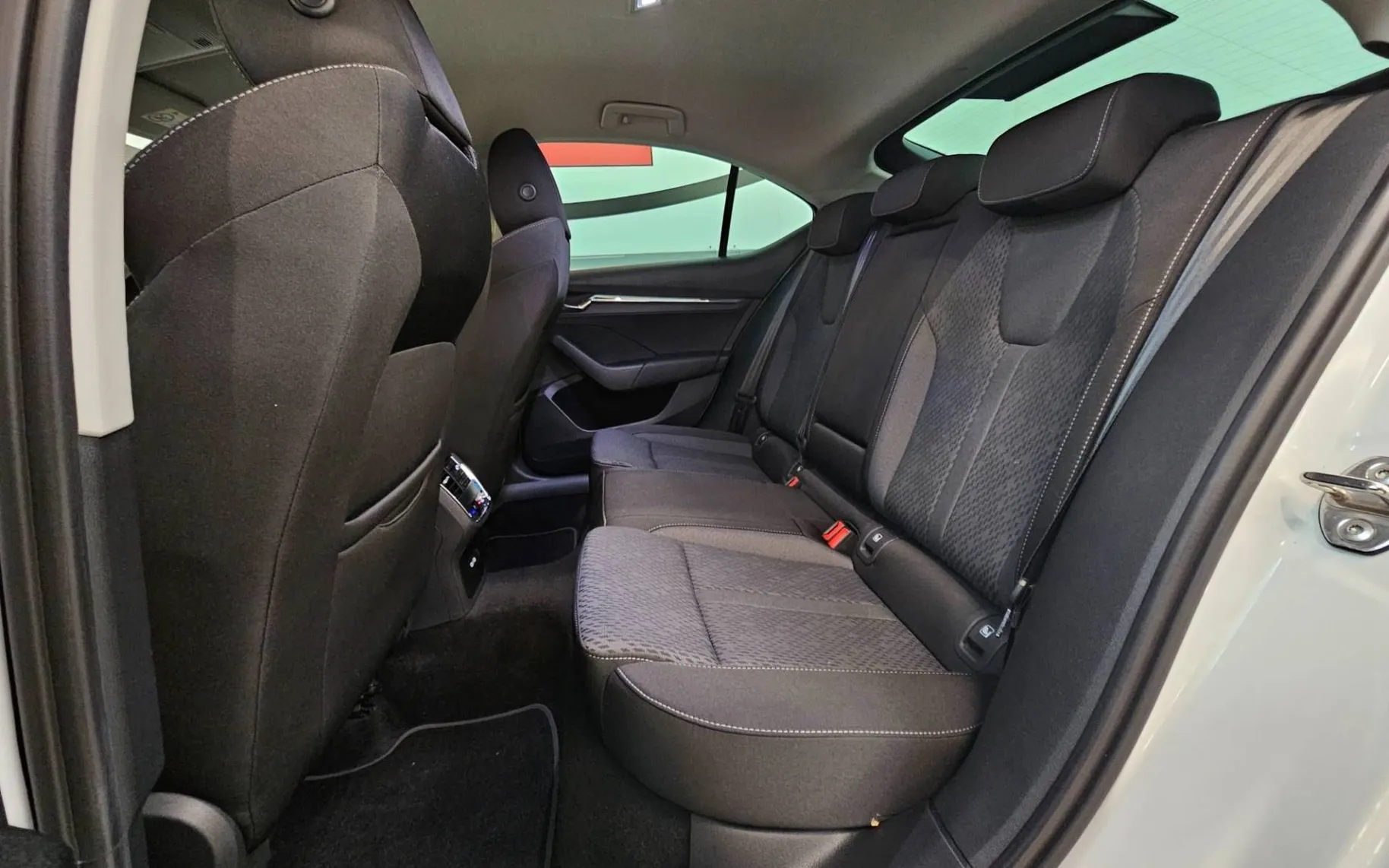 Notranja slika - Škoda Octavia - 2.0 TDI Sport DSG - 9