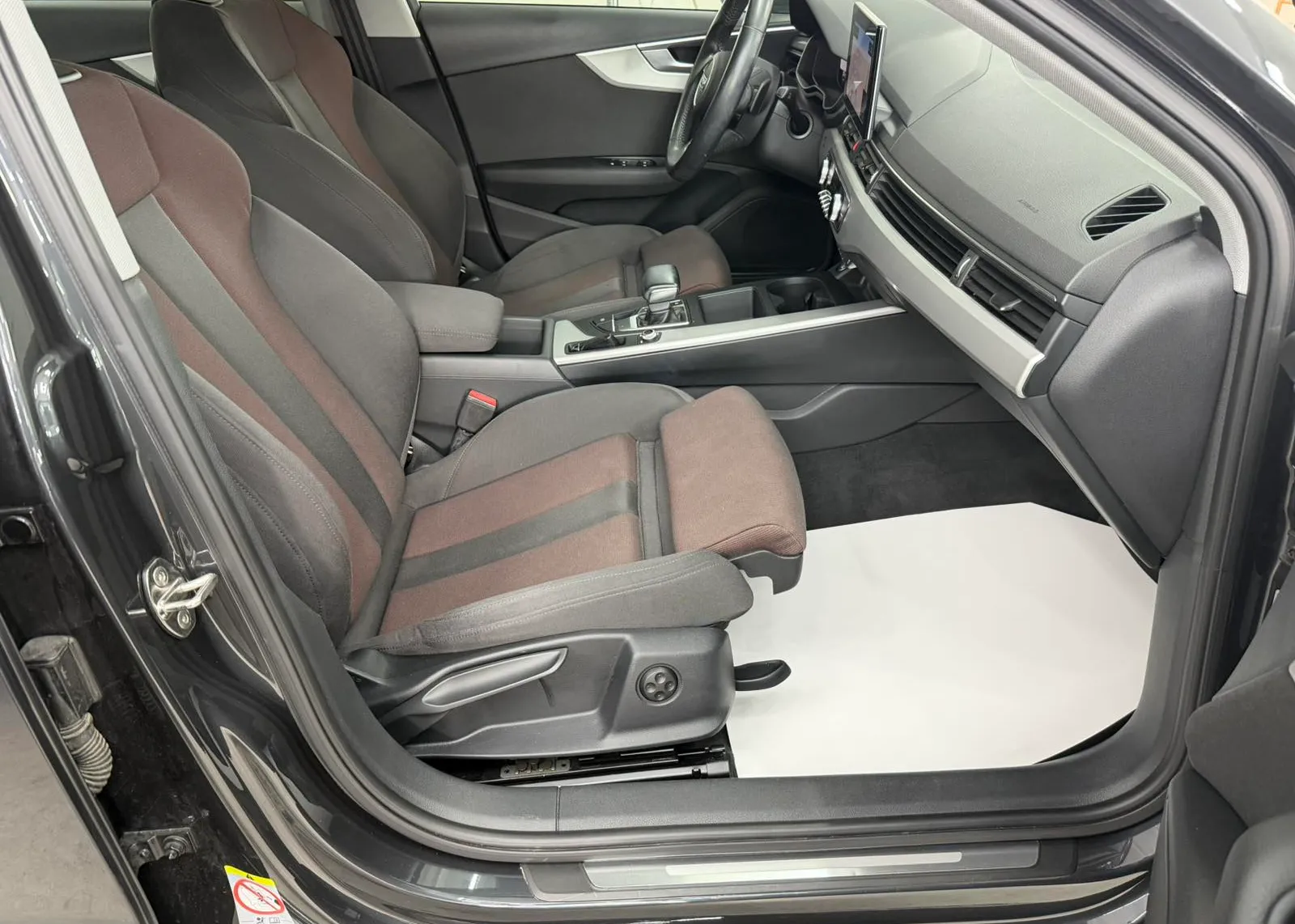 Zunanja slika - Audi A4 - Avant 30 AUT. - 6