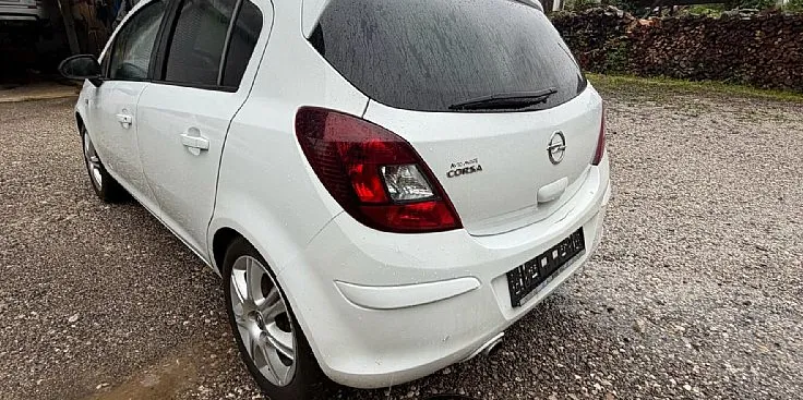 Zunanja slika - Opel Corsa - Sport 1.4 16V + EXPORT CENA - 2