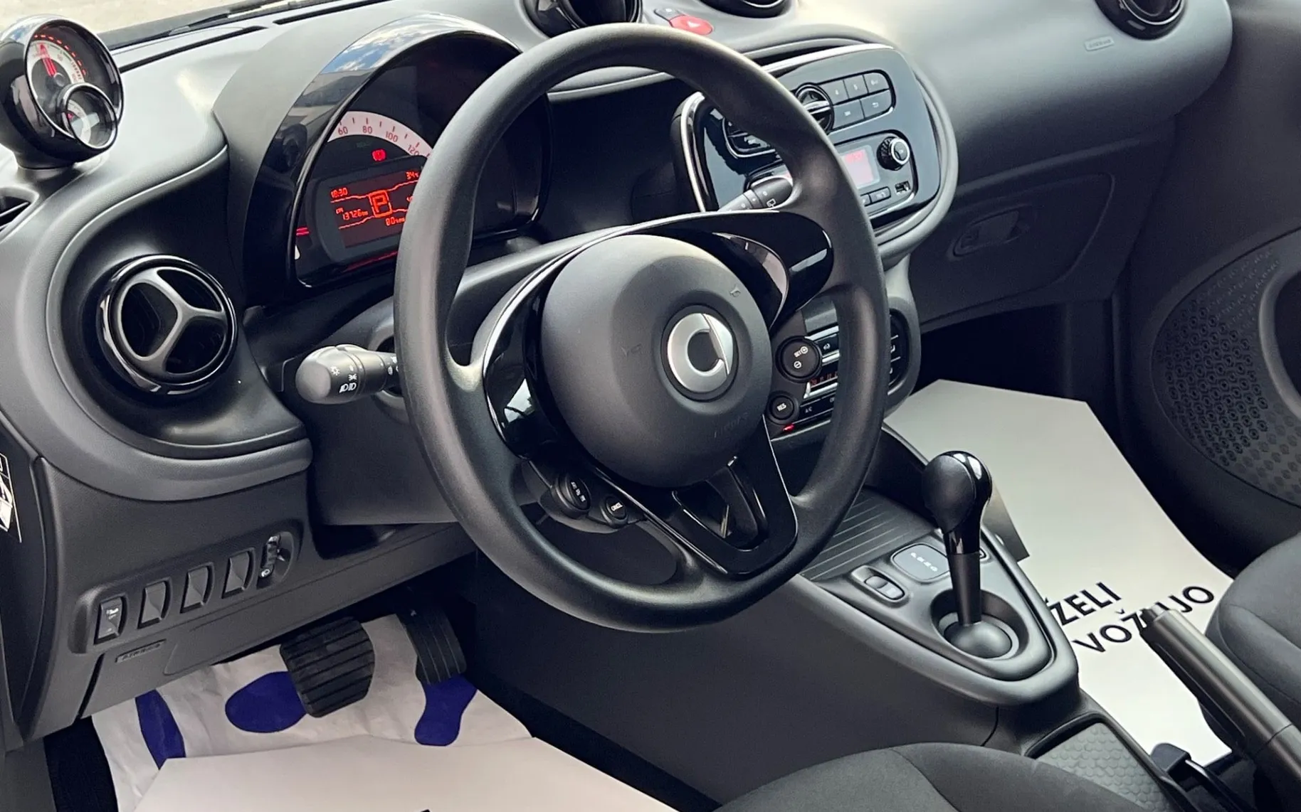 Notranja slika - Smart fortwo - EQ+SAMO 13.726 km+ALU+TEMP - 12