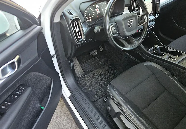 Zunanja slika - Volvo XC40 - 2.0 TD °AUTOMATIC° °FULL-LED° °18-COL° °KAMERA° - 7