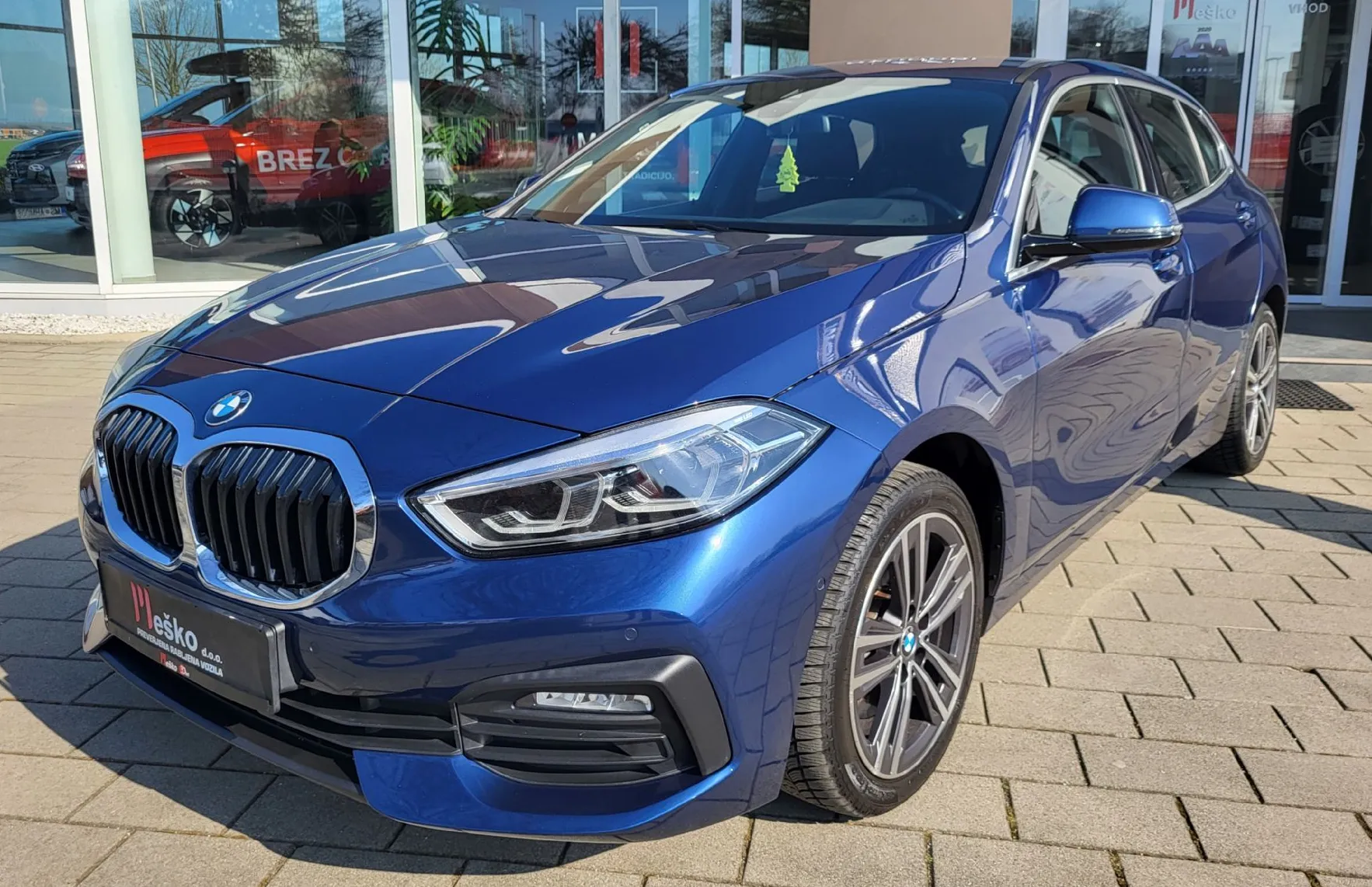 Zunanja slika - BMW Serija 1 - : 116d AUT navi-alu-pdc-kamera-servisiran-virtual - 1