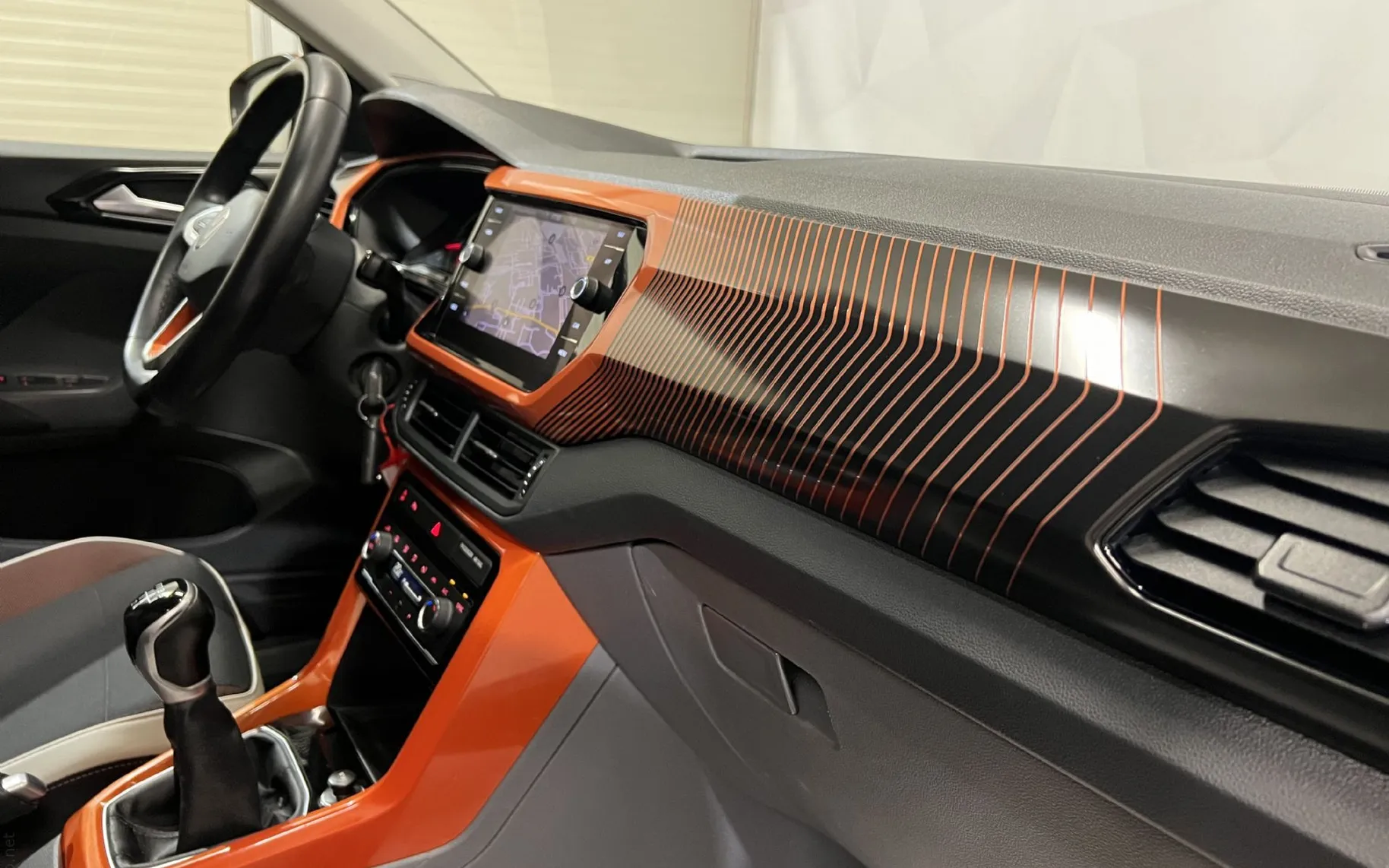 Notranja slika - VW T-Cross - 1.0 TSI-ACC-LED-KAMERA-NAVIGACIJA-PDC-TRAJNIK ... - 12