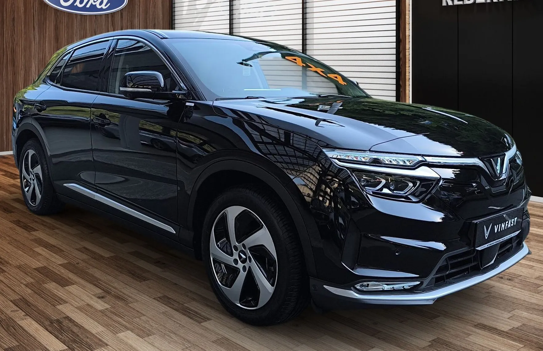 Zunanja slika - Vinfast VF8 - 87.7 kWh AWD ECO-350PS AWD-POLNILNICA-ZALOGA - 2
