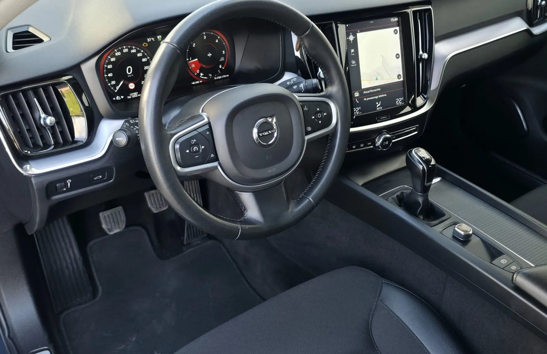 Zunanja slika - Volvo V60 - D3 Momentum FULLED•TEMP•LANE•NAV•KAMERA•2X-PDC•17C - 5