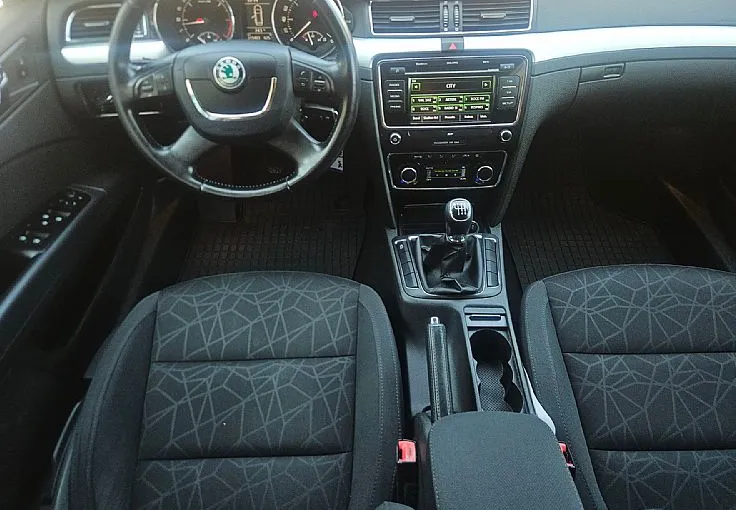 Zunanja slika - Škoda Superb - Combi 2.0 TDI 140ks °2-LASTNIK°  °TEMPOMAT° °PDC° - 10
