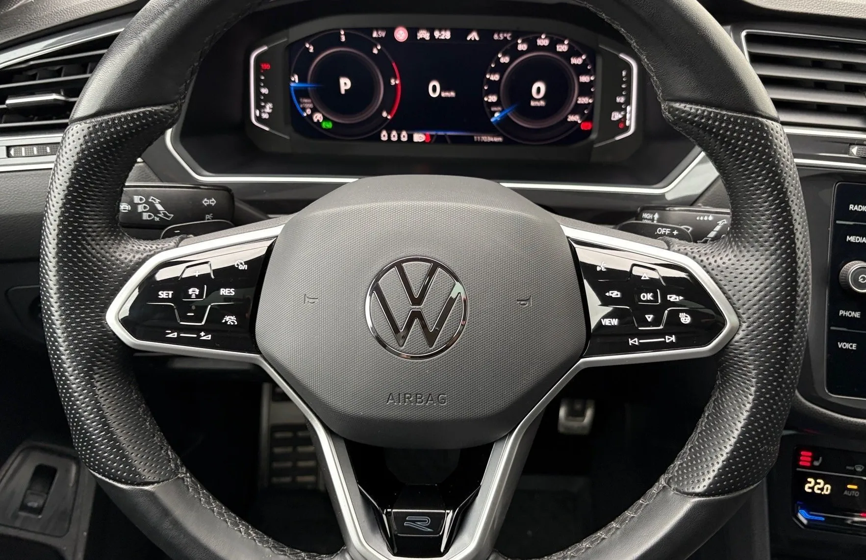 Zunanja slika - VW Tiguan Allspace - 2.0 TDI 4MOTION R-Line-SLO-Panorama-DCC-Mrtvi kot - 8