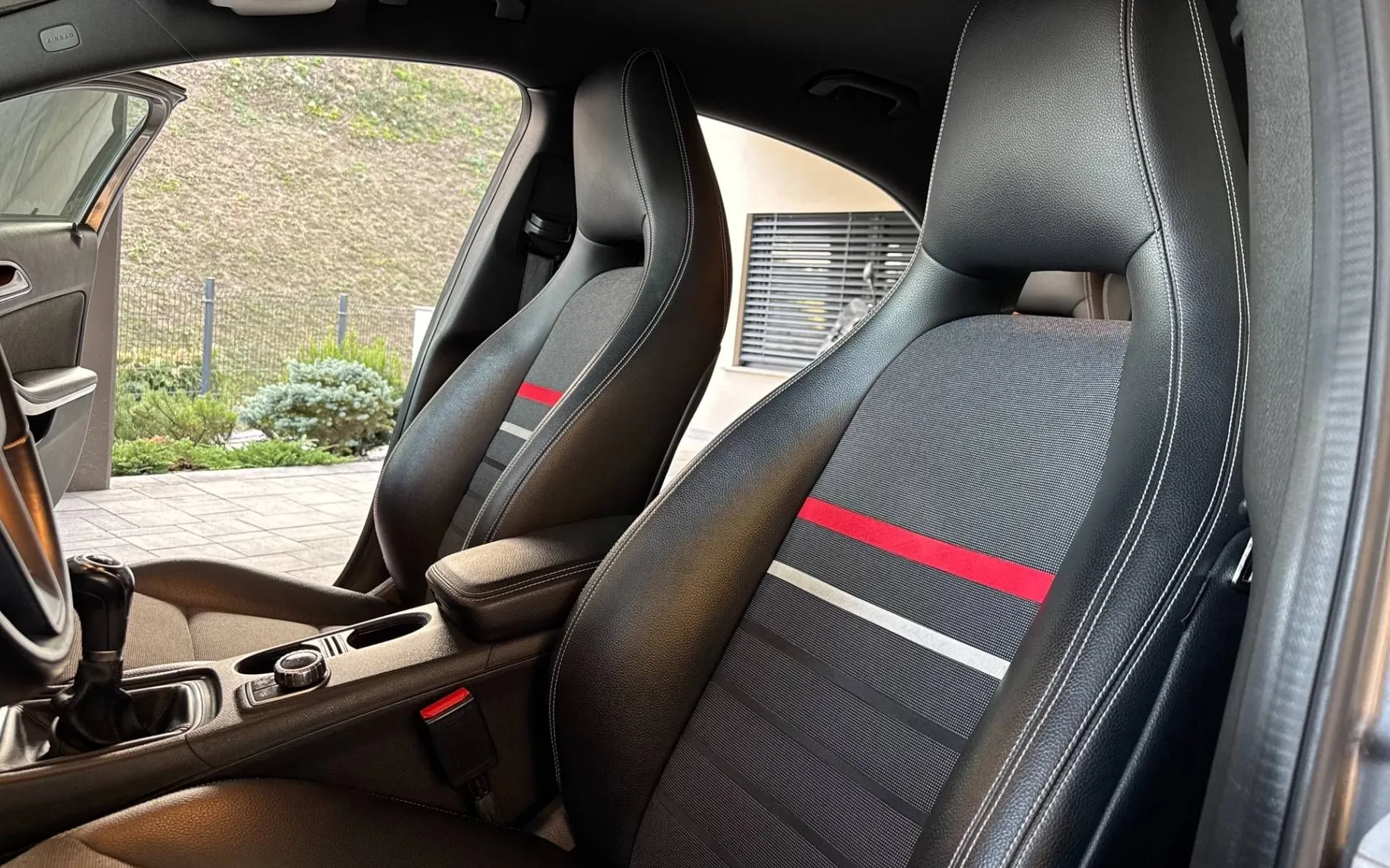 Notranja slika - Mercedes-Benz A-Razred - 180 -AMG SEDEŽI-KLIMA-ALU- - 10