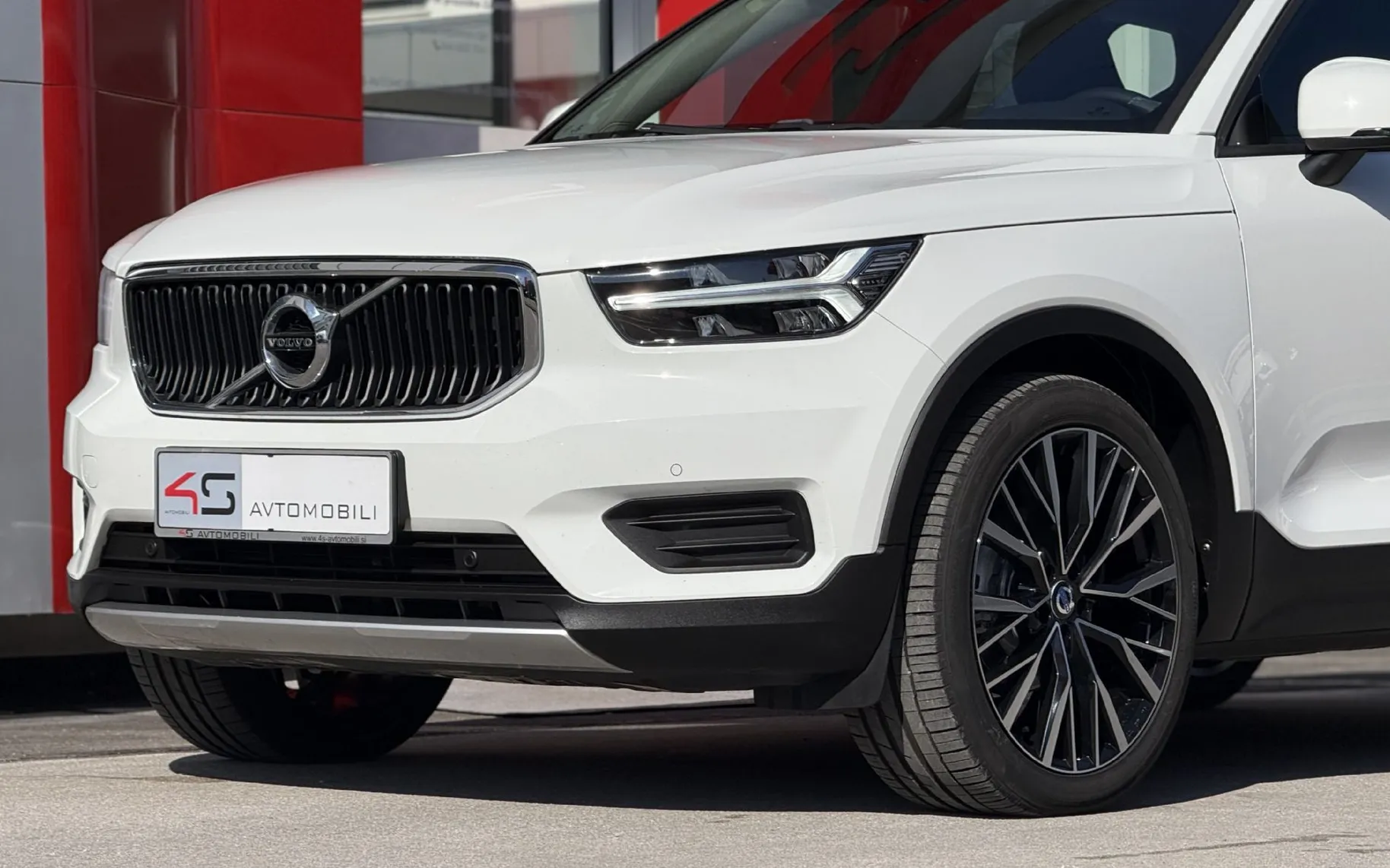 Zunanja slika - Volvo XC40 - D3 A Momentum 1.LASTNIK - 10