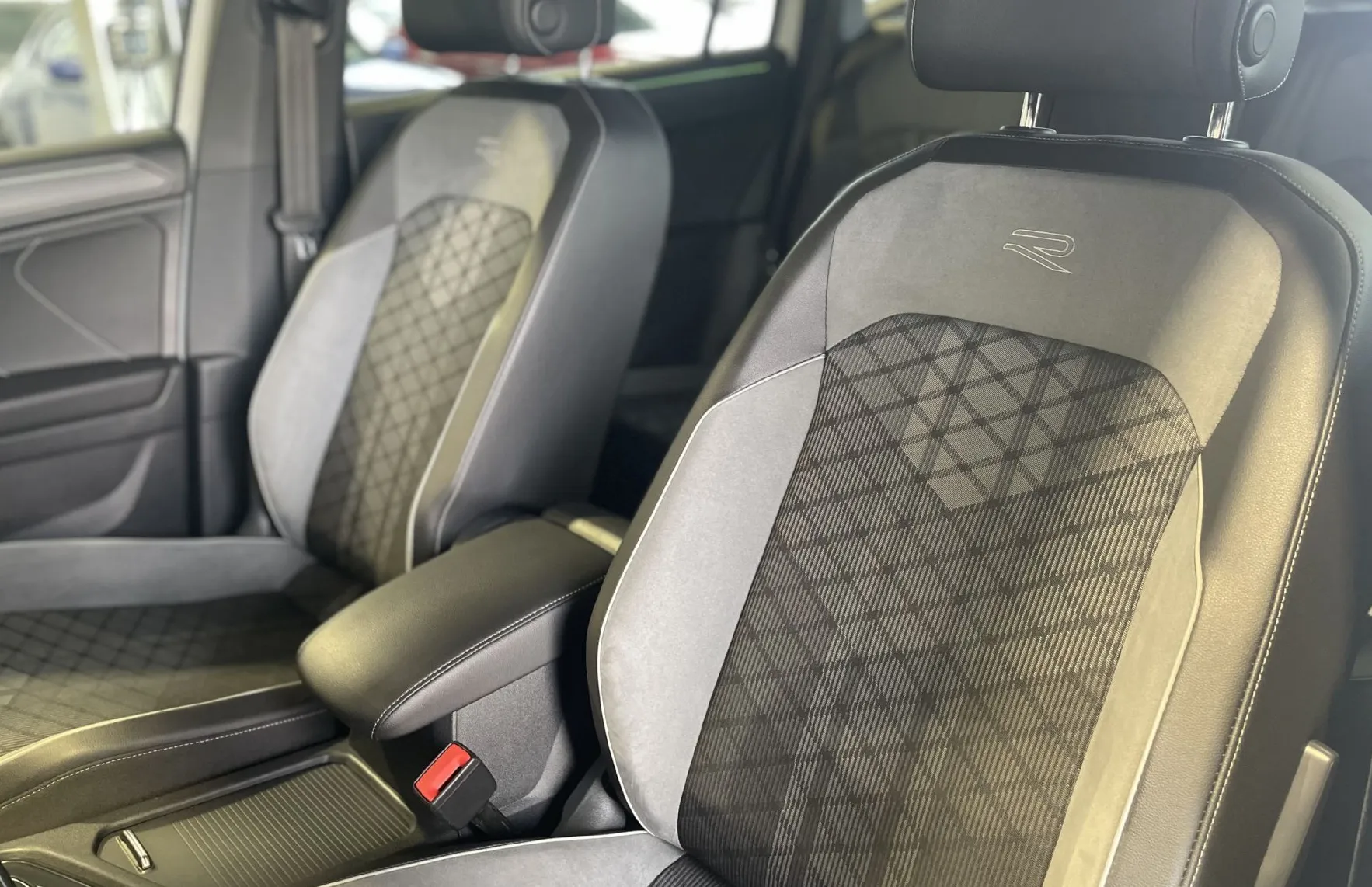 Zunanja slika - VW Tiguan Allspace - 4MOT R-LINE HEADUP-KEYLESS-VIRTUAL-360-KLJUKA-NAV - 11