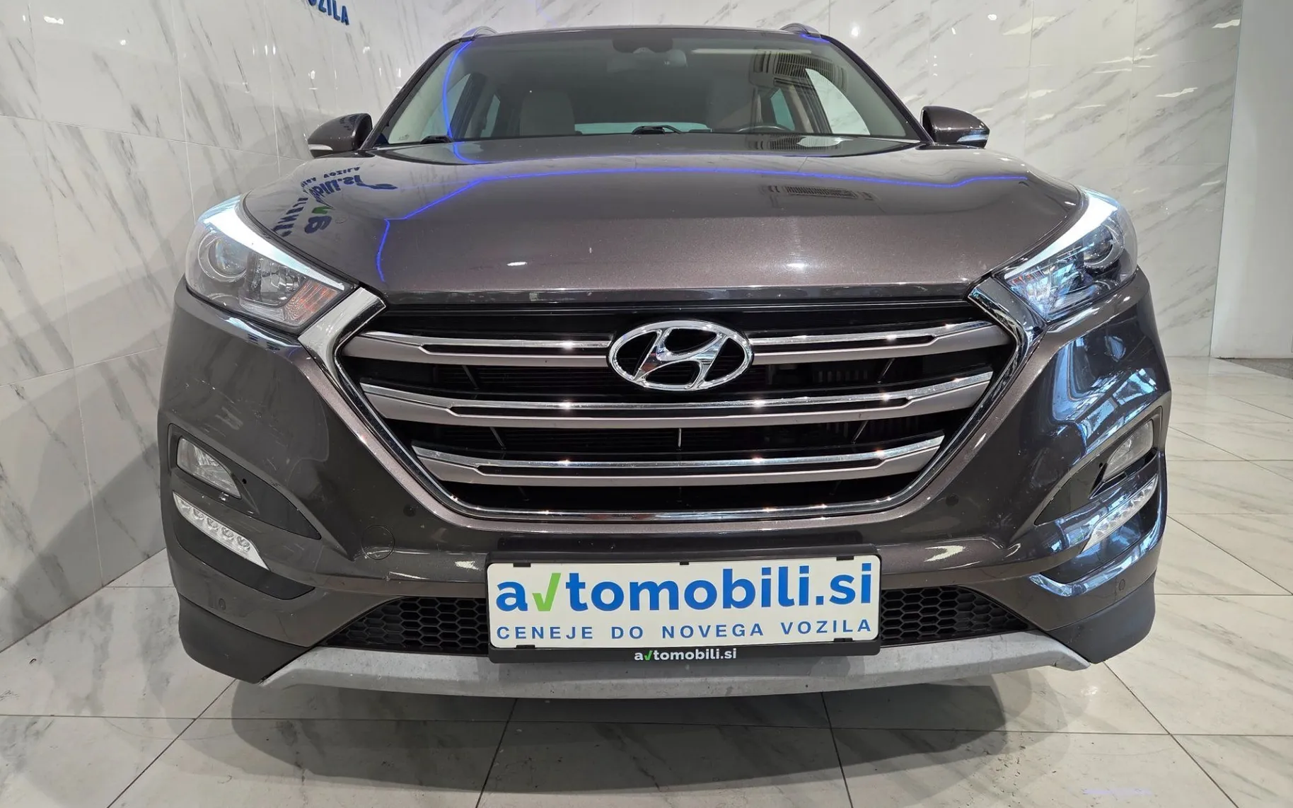 Zunanja slika - Hyundai Tucson - 4WD 2.0 CRDi Slovensko vozilo - Kamera - Kljuka - 2