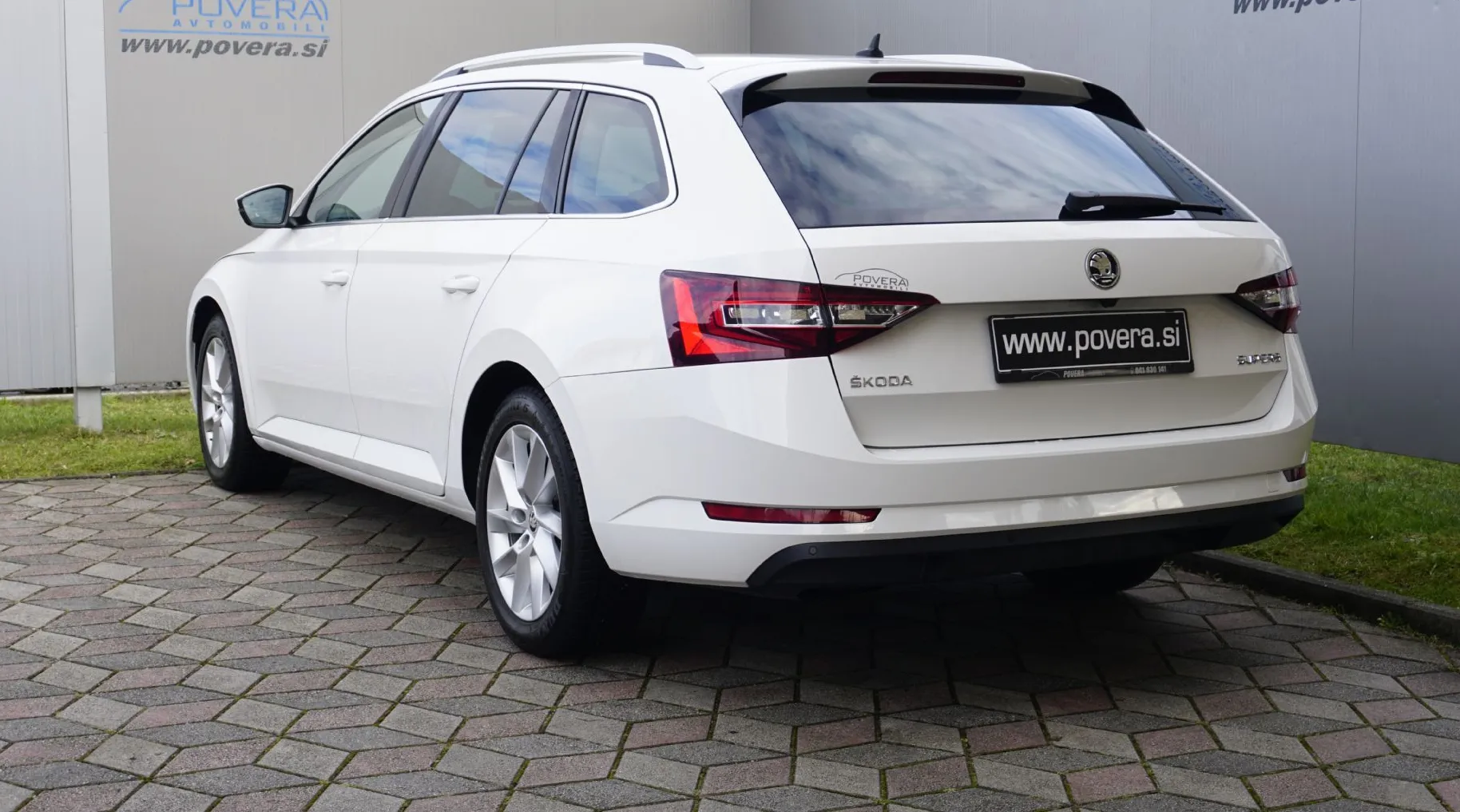 Zunanja slika - Škoda Superb - 2.0 TDI Style Combi  110 kW+Xenon+Memory+ACC+Kamer - 8