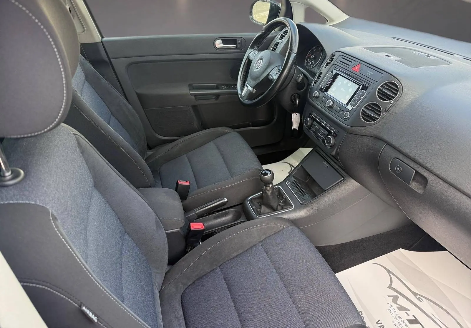 Notranja slika - Volkswagen Golf Plus - 1.6 TDI DPF Comfortline 77  105 ... - 10