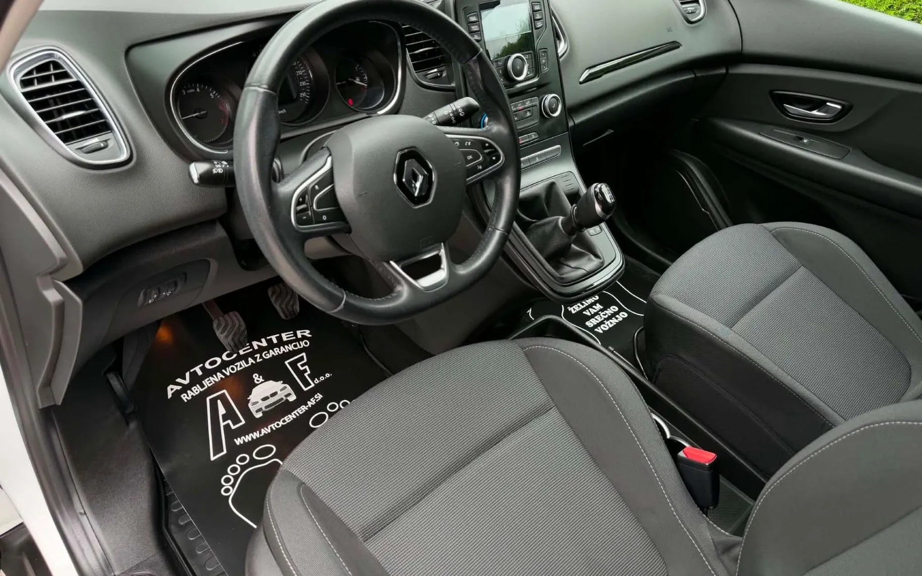 Notranja slika - Renault Scenic - 1.2-LED LUČI-136.000km-LIZING ZA TUJCE-ODLIČEN-... - 9