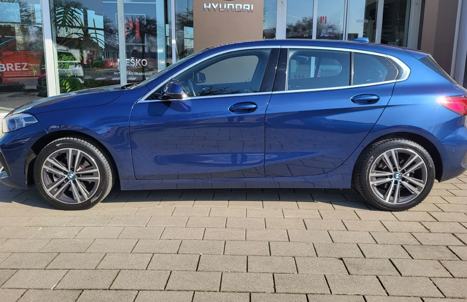 Zunanja slika - BMW Serija 1 - : 116d AUT navi-alu-pdc-kamera-servisiran-virtual - 3