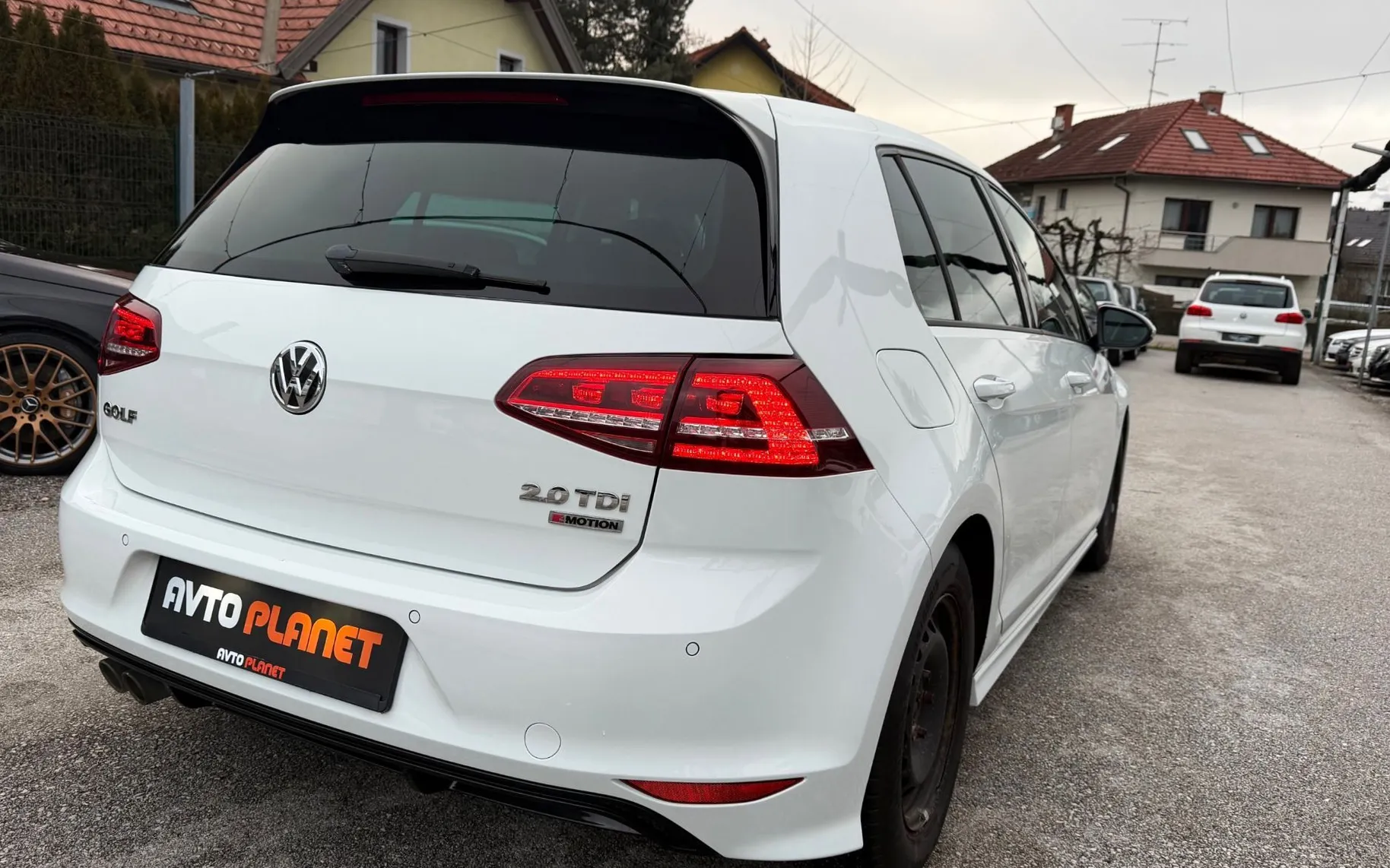 Zunanja slika - Volkswagen Golf - 2.0 TDI 4MOTION R-LiNE SLO.VOZILO LED XENON - 6