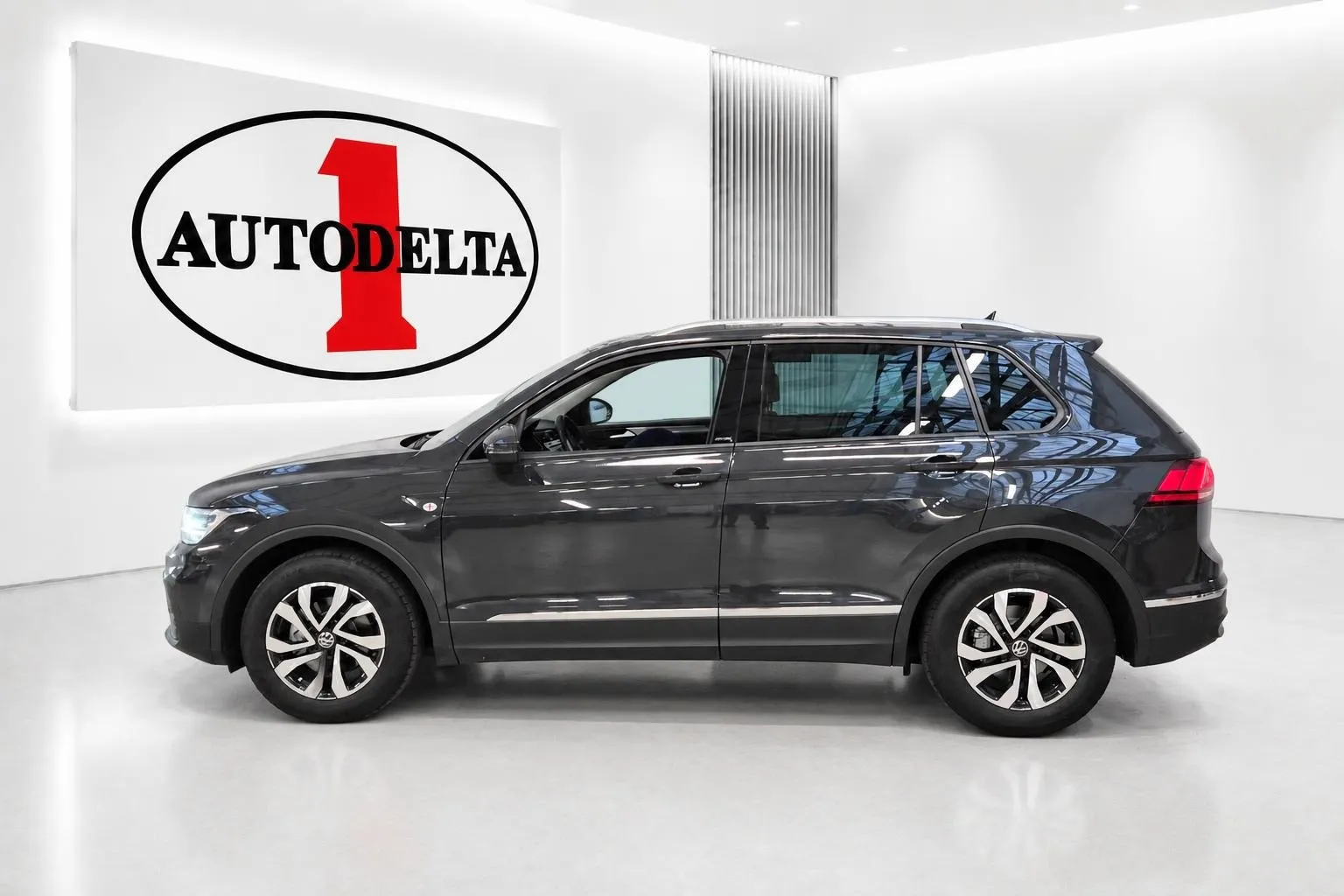 Zunanja slika - Volkswagen Tiguan - 2.0 TDI DSG 110kW ODLIČEN - 2