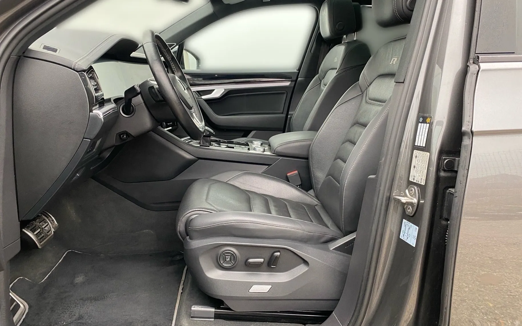 Notranja slika - Volkswagen Touareg - V6 TFSI R-Line Panorama - Zračno - Night vision - 7