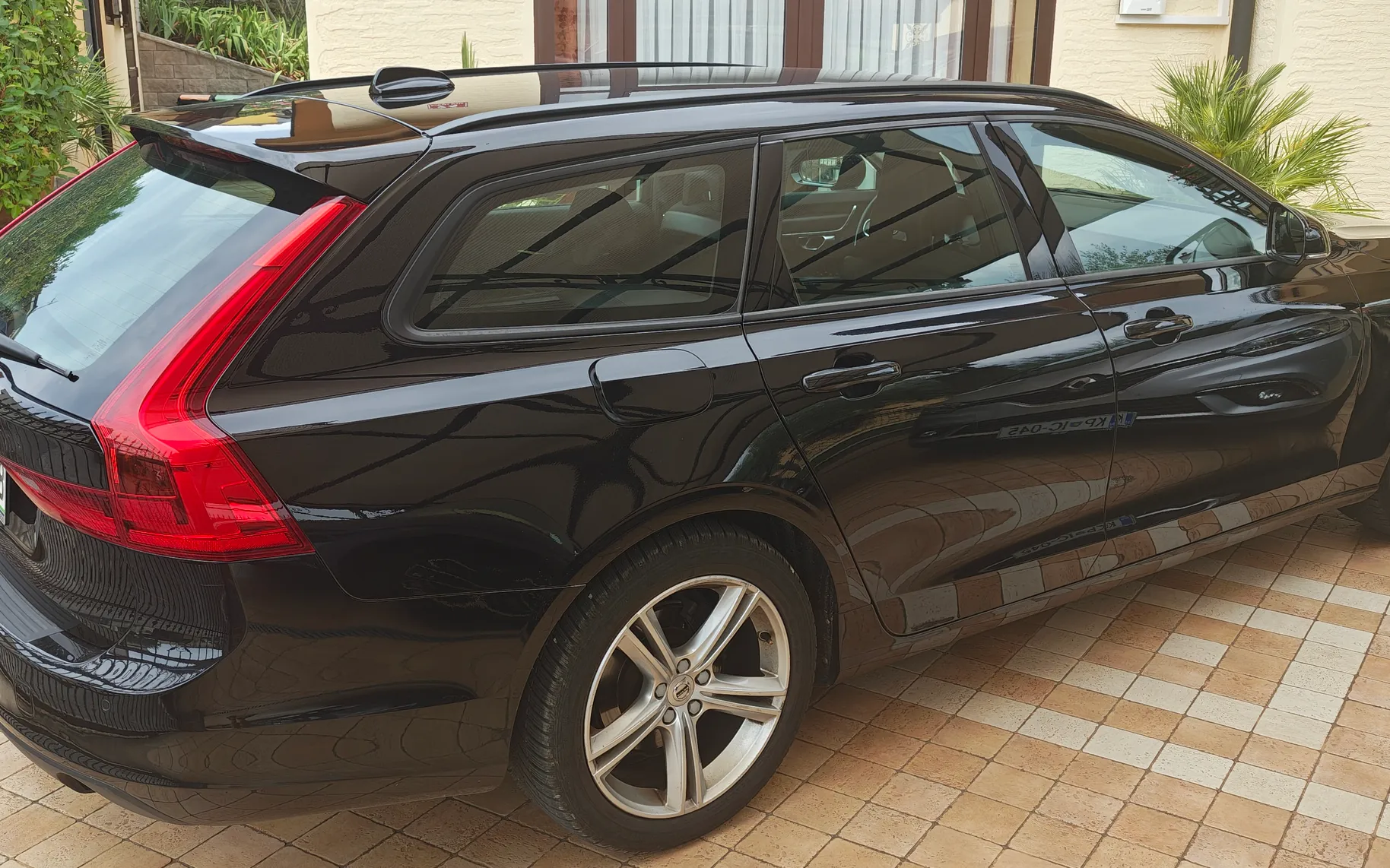 Zunanja slika - Volvo V90 - D3 Momentum Avt. - 2