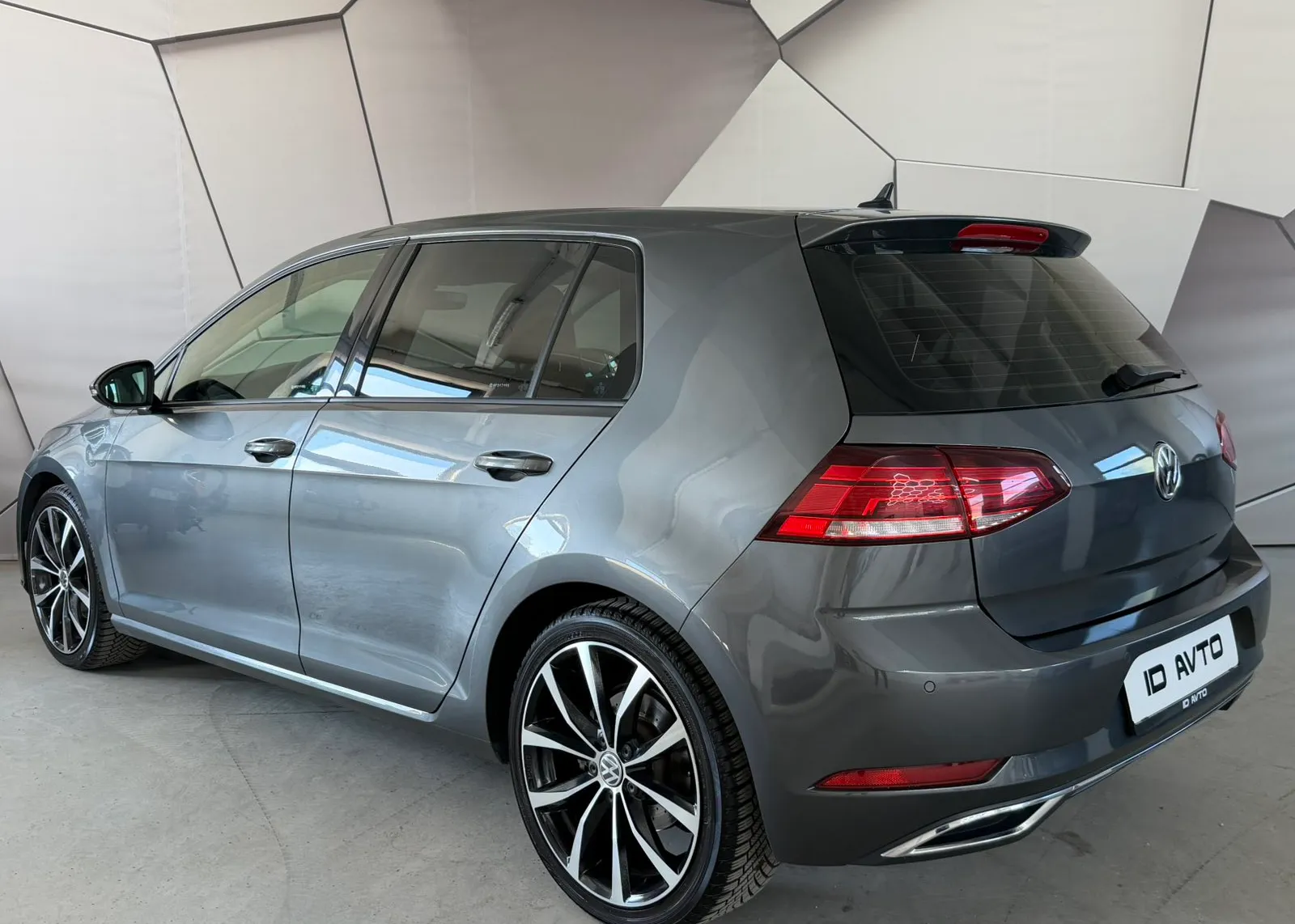 Zunanja slika - VW Golf - 2,0 TDI BMT 40 let - 3
