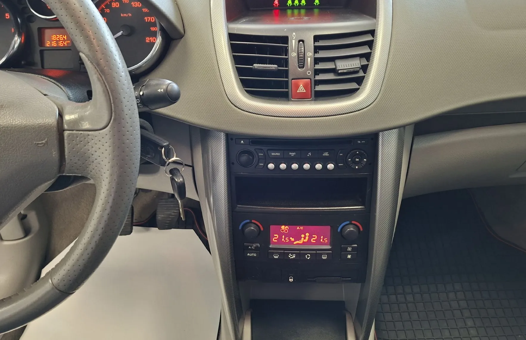 Zunanja slika - Peugeot 207 - PREMIUM 1.4 16V-HITRI KREDIT-ODLIČEN- - 10