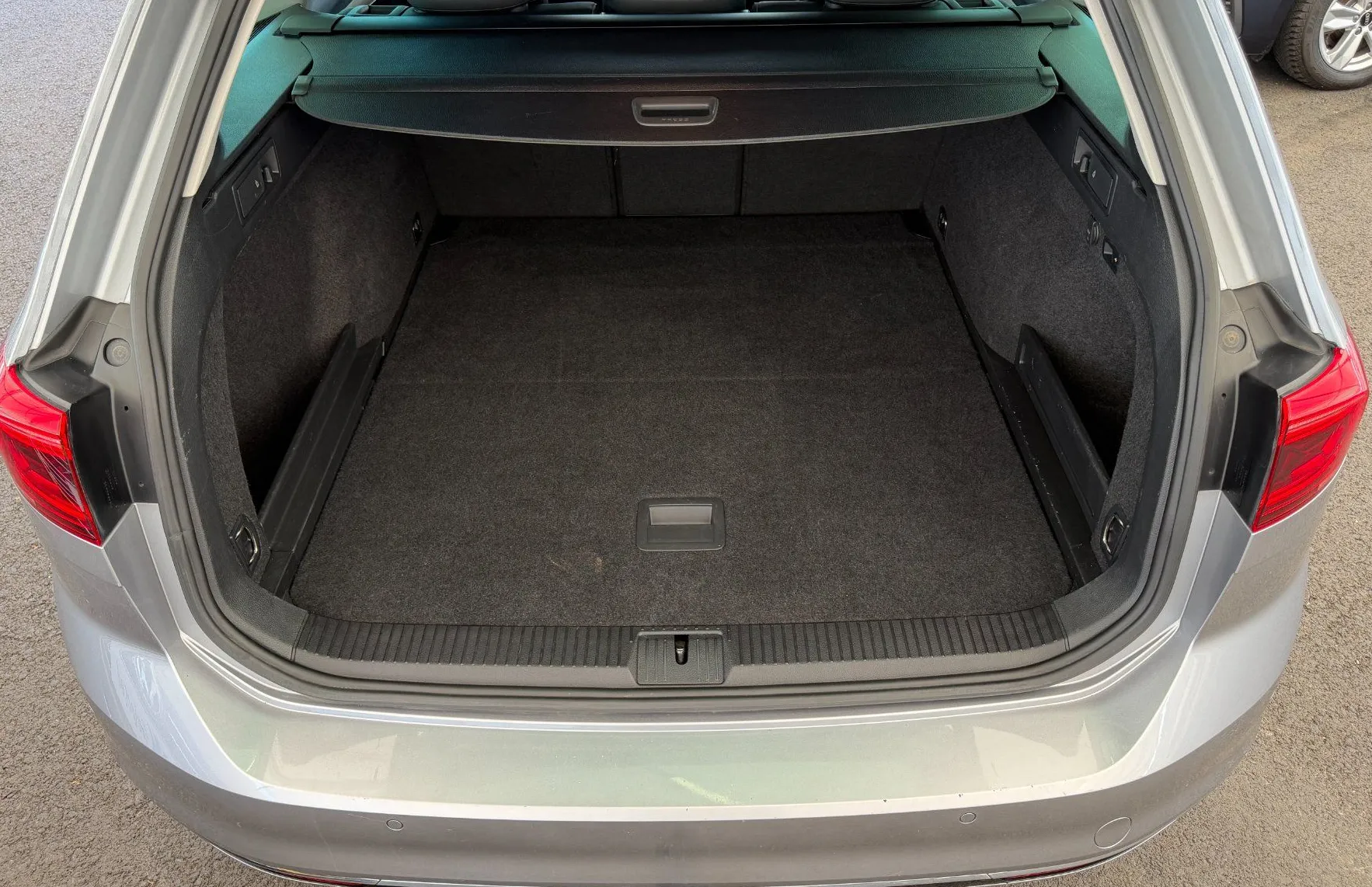 Zunanja slika - Volkswagen Passat - Variant R-Line EDT 2.0TDI DSG SLO 1.Lastnik MATRIX-VIRTUAL - 12